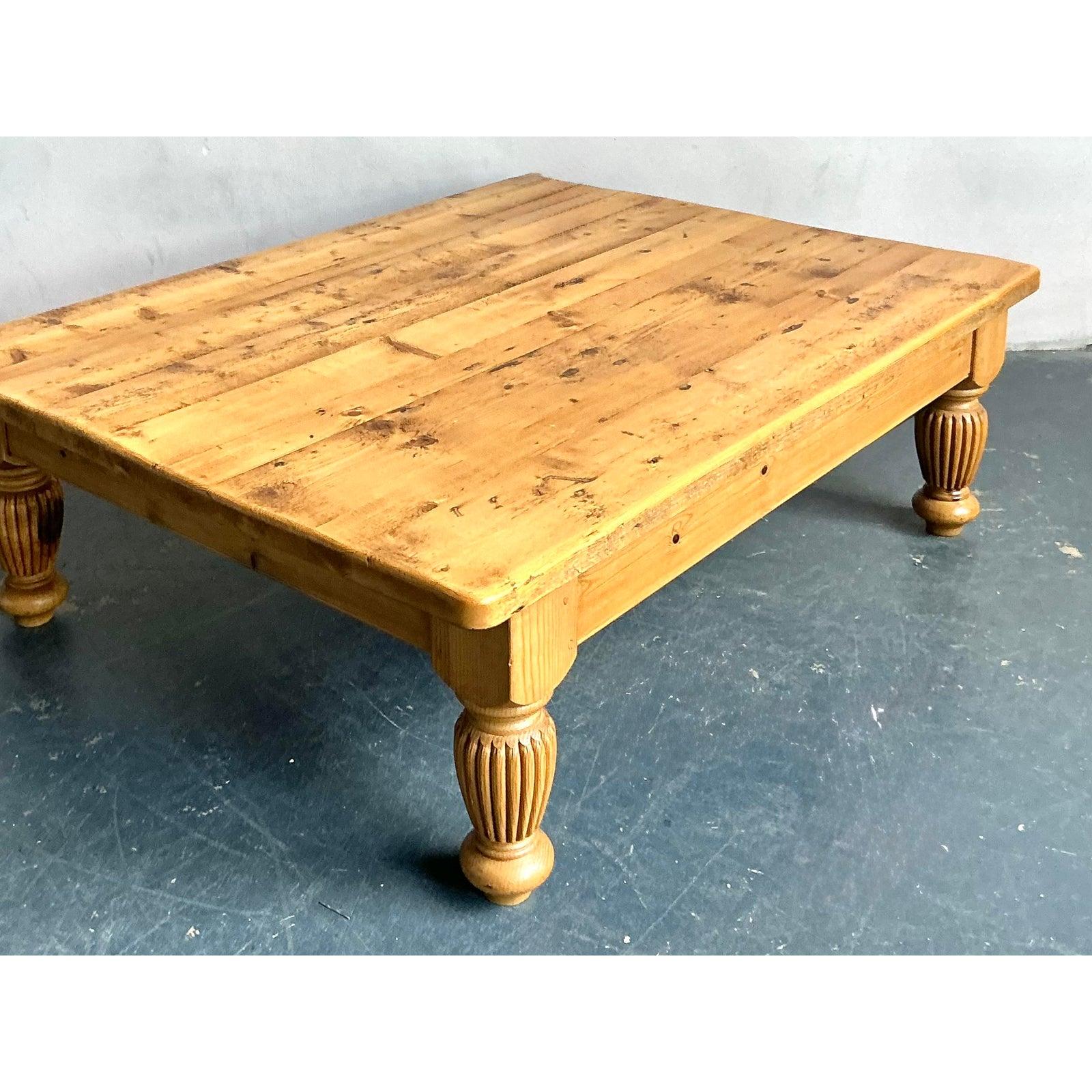 Table basse de ferme en pin noueux Vintage By By en vente 2