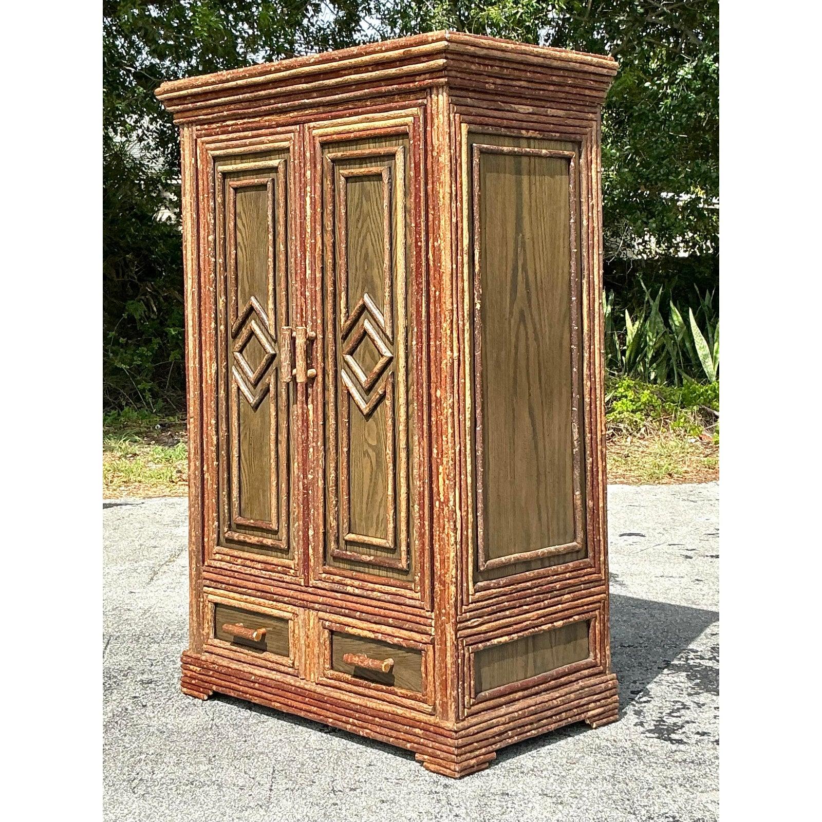 Legno Armoire primitivo vintage Boho La Lune in vendita