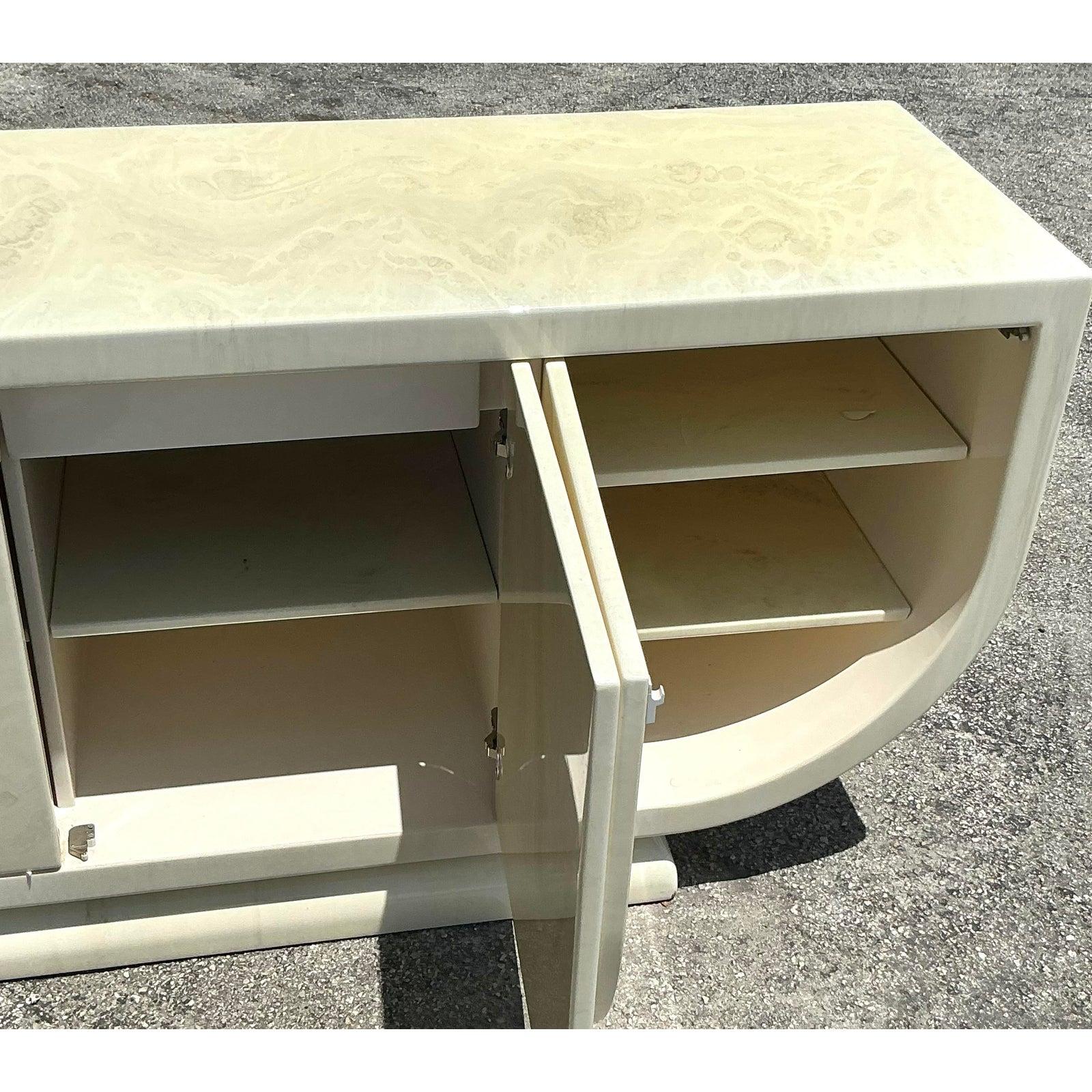 Legno Vintage Boho Lacquered Credenza in vendita
