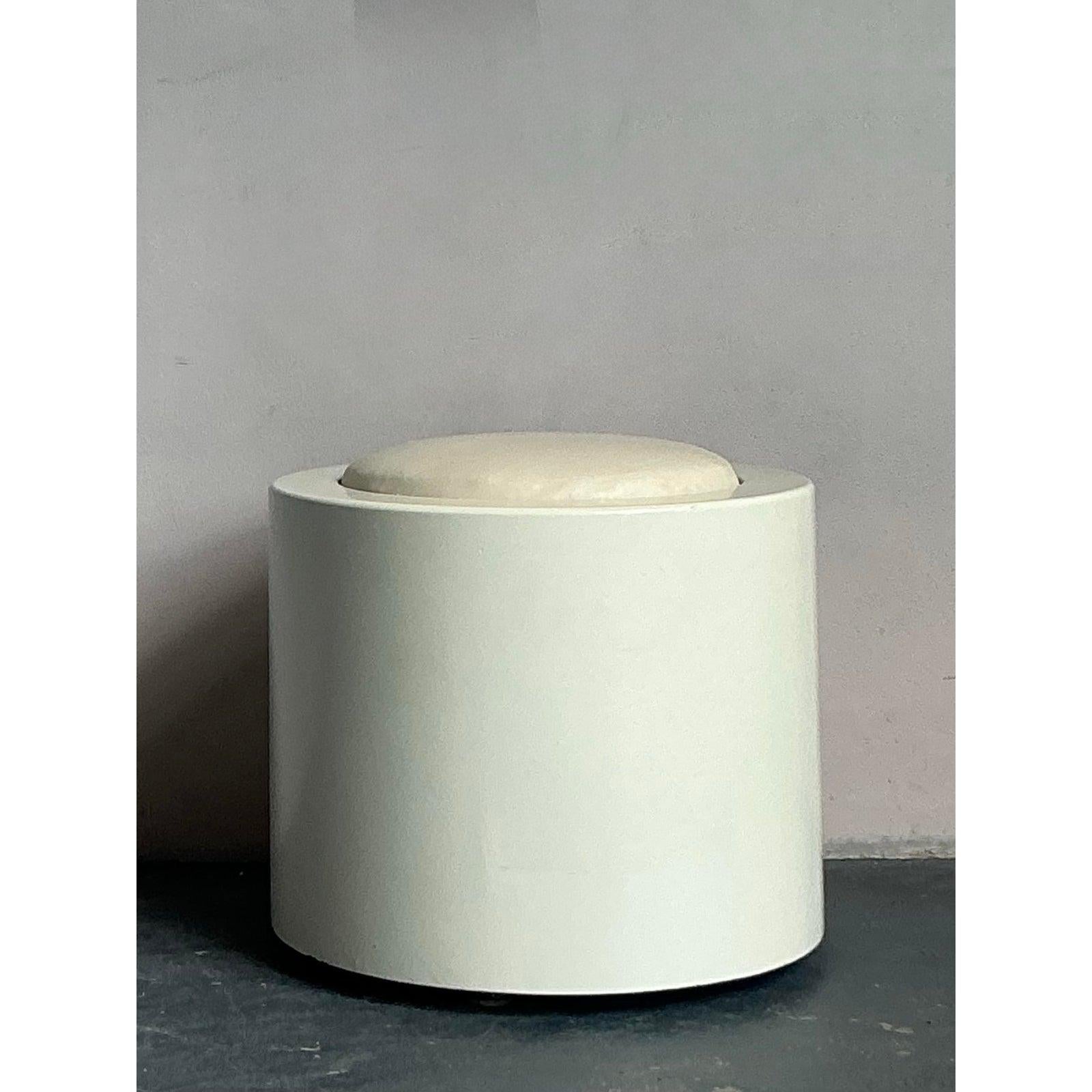 Taburete Bajo Vintage Boho Lacado Minimalista en venta