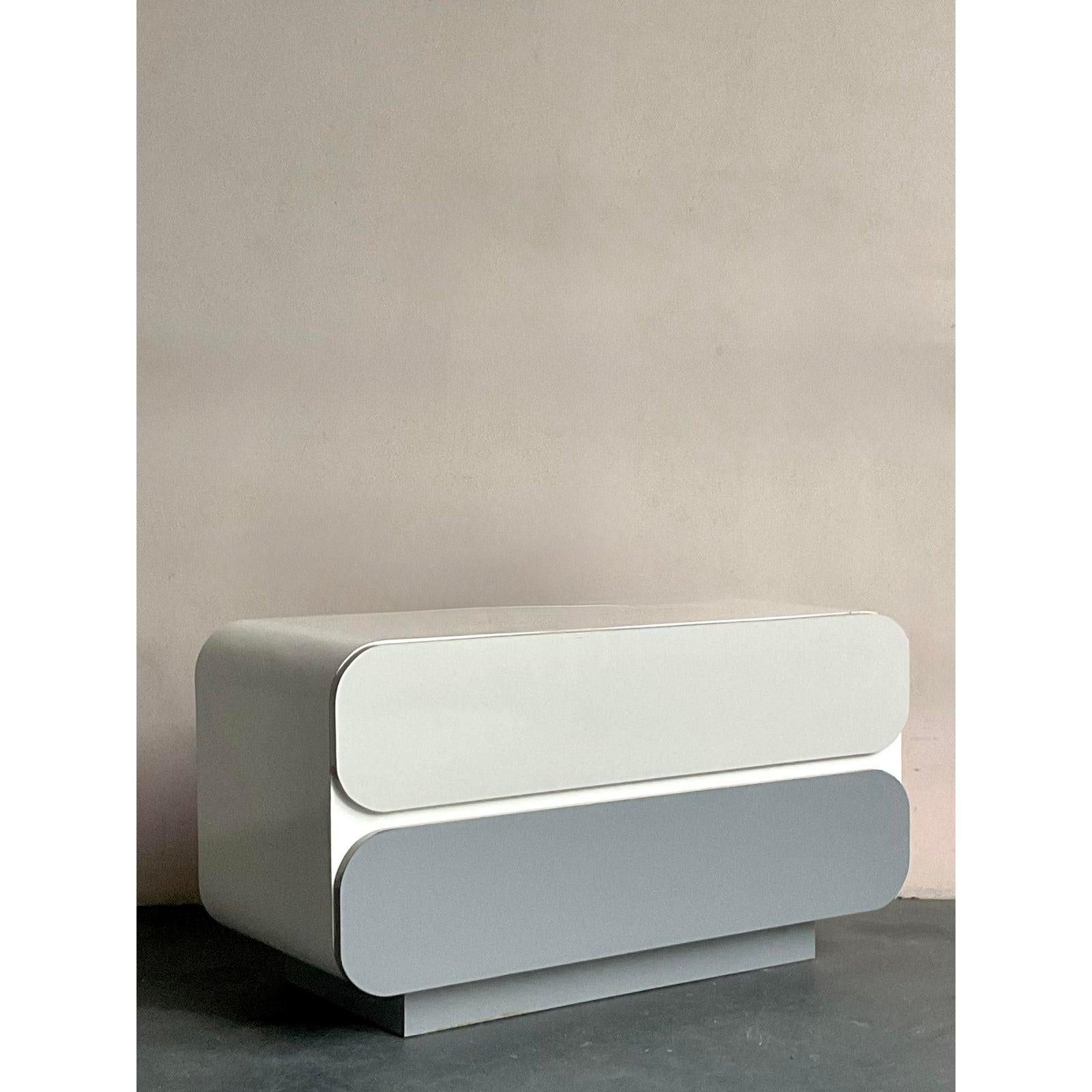 Cómoda de laminado boho vintage Estadounidense en venta