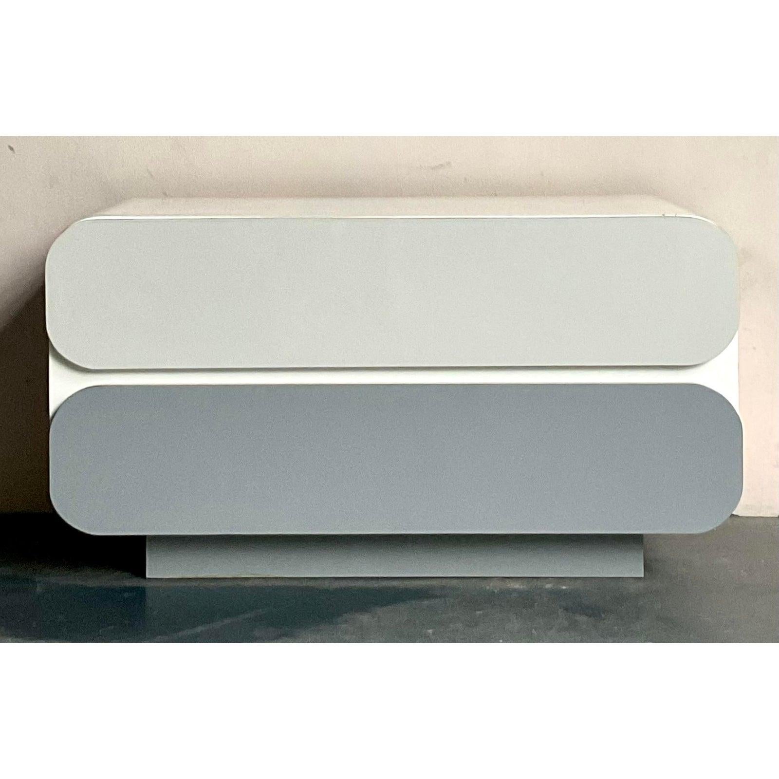 Cassettiera in laminato Vintage By In condizioni buone in vendita a West Palm Beach, FL