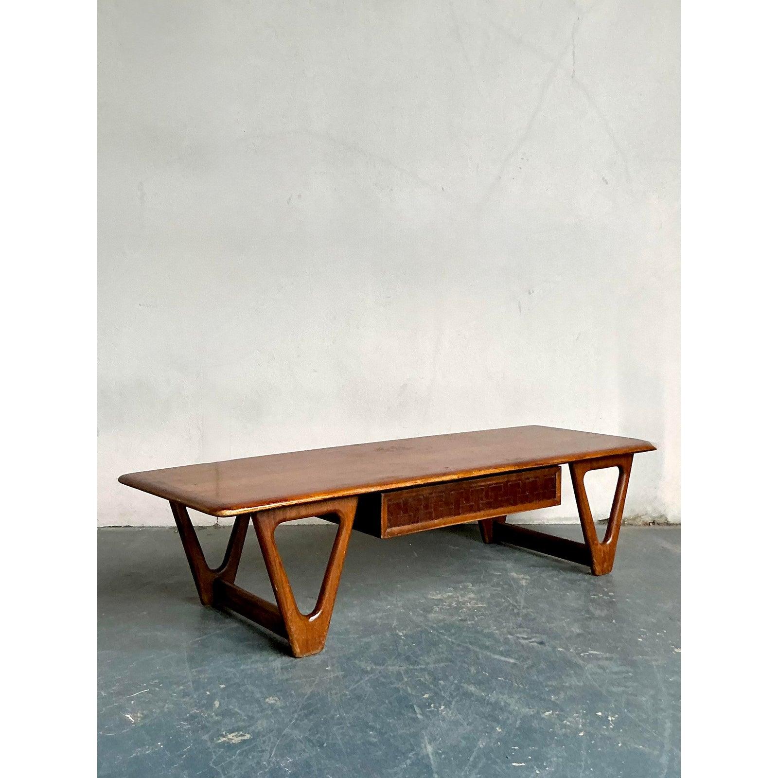 Vintage Boho Lane “Perception” Triangle Coffee Table In Good Condition For Sale In West Palm Beach, FL