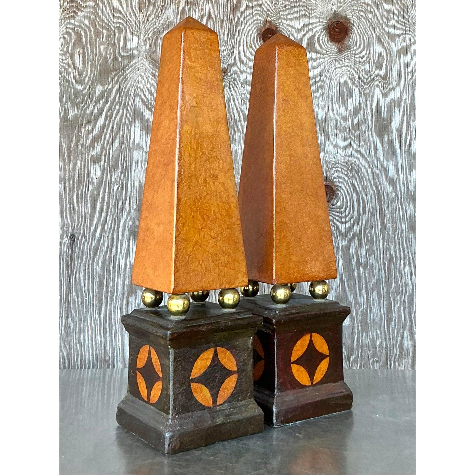 Américain Obélisques en cuir Boho Vintage - Une paire en vente