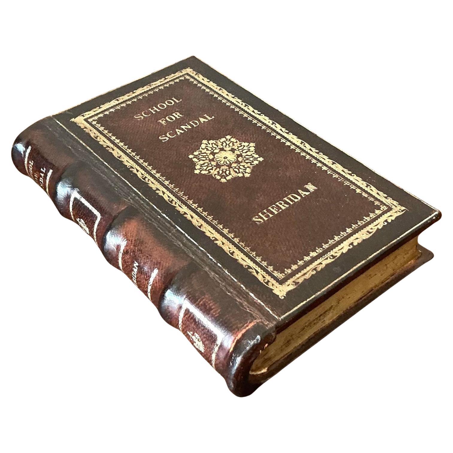 Caja de libros Vintage Boho encuadernados en cuero "Escuela para el escándalo
