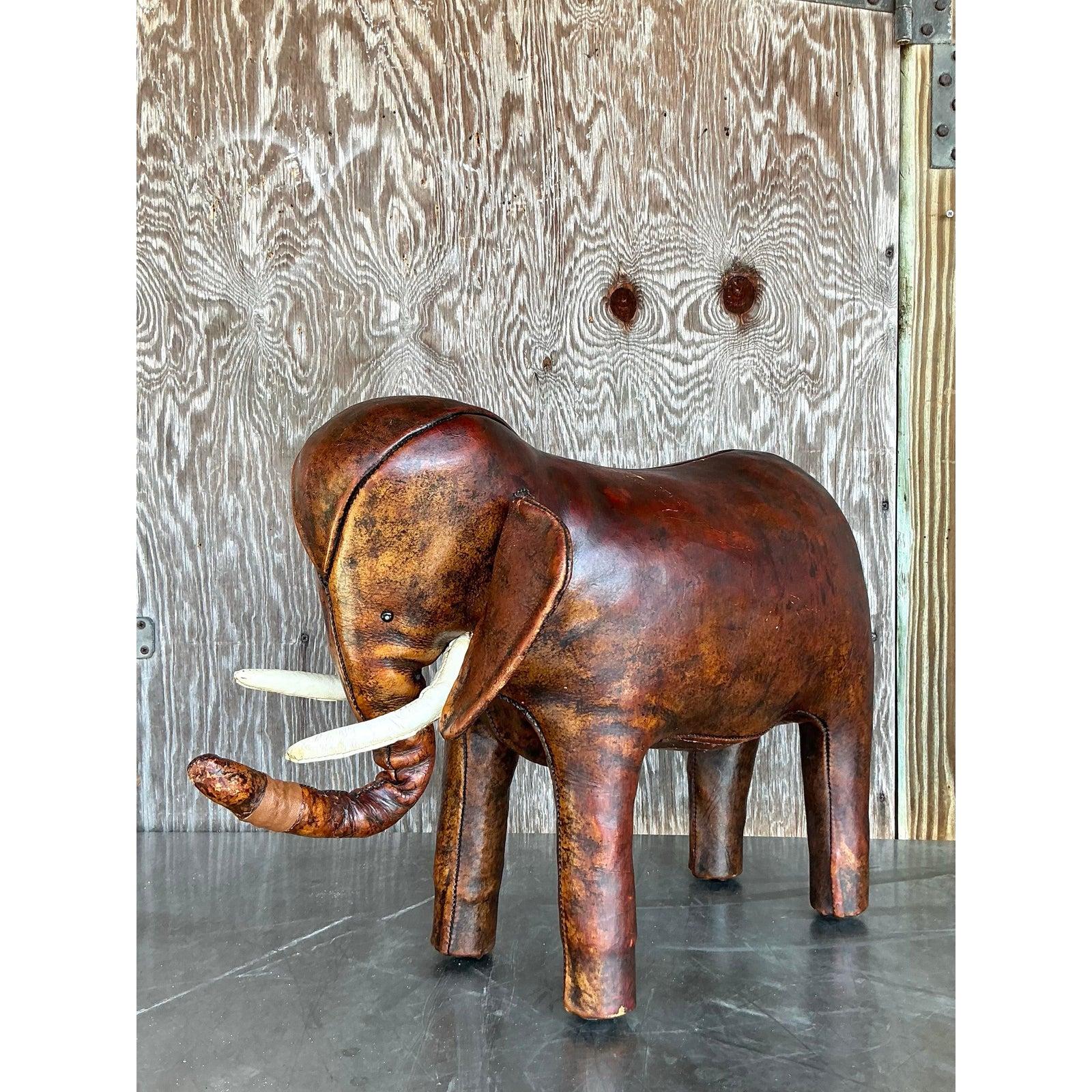 Britannique Tabouret éléphant vintage Boho d'après Omersa en vente