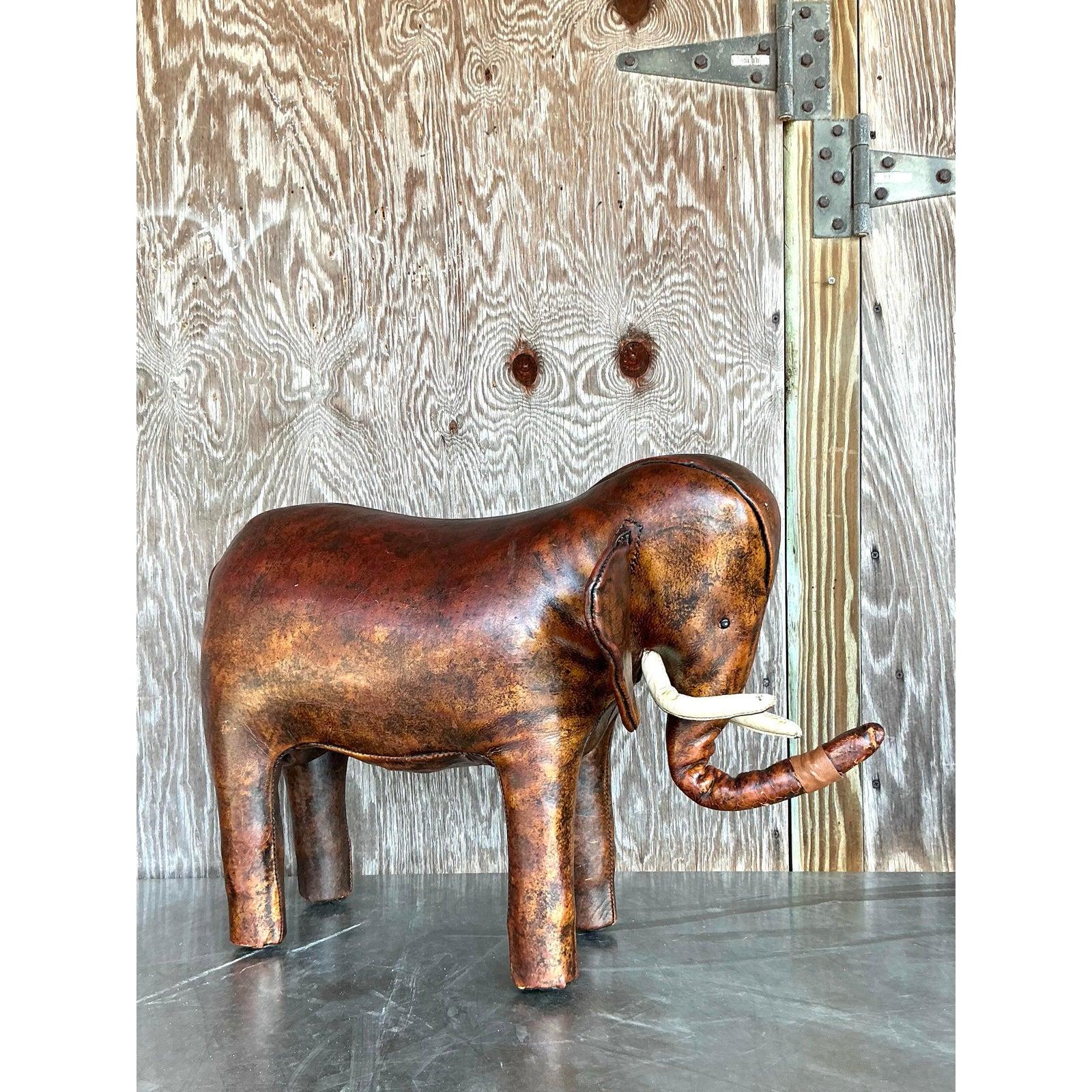 20ième siècle Tabouret éléphant vintage Boho d'après Omersa en vente