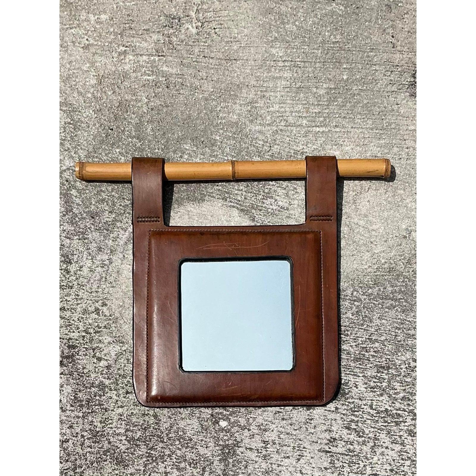 Vintage Boho Leather Pocket Mirror Moderno de mediados de siglo en venta