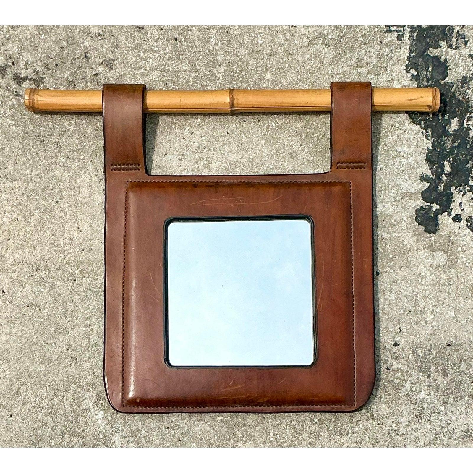 Vintage Boho Leather Pocket Mirror Estadounidense en venta