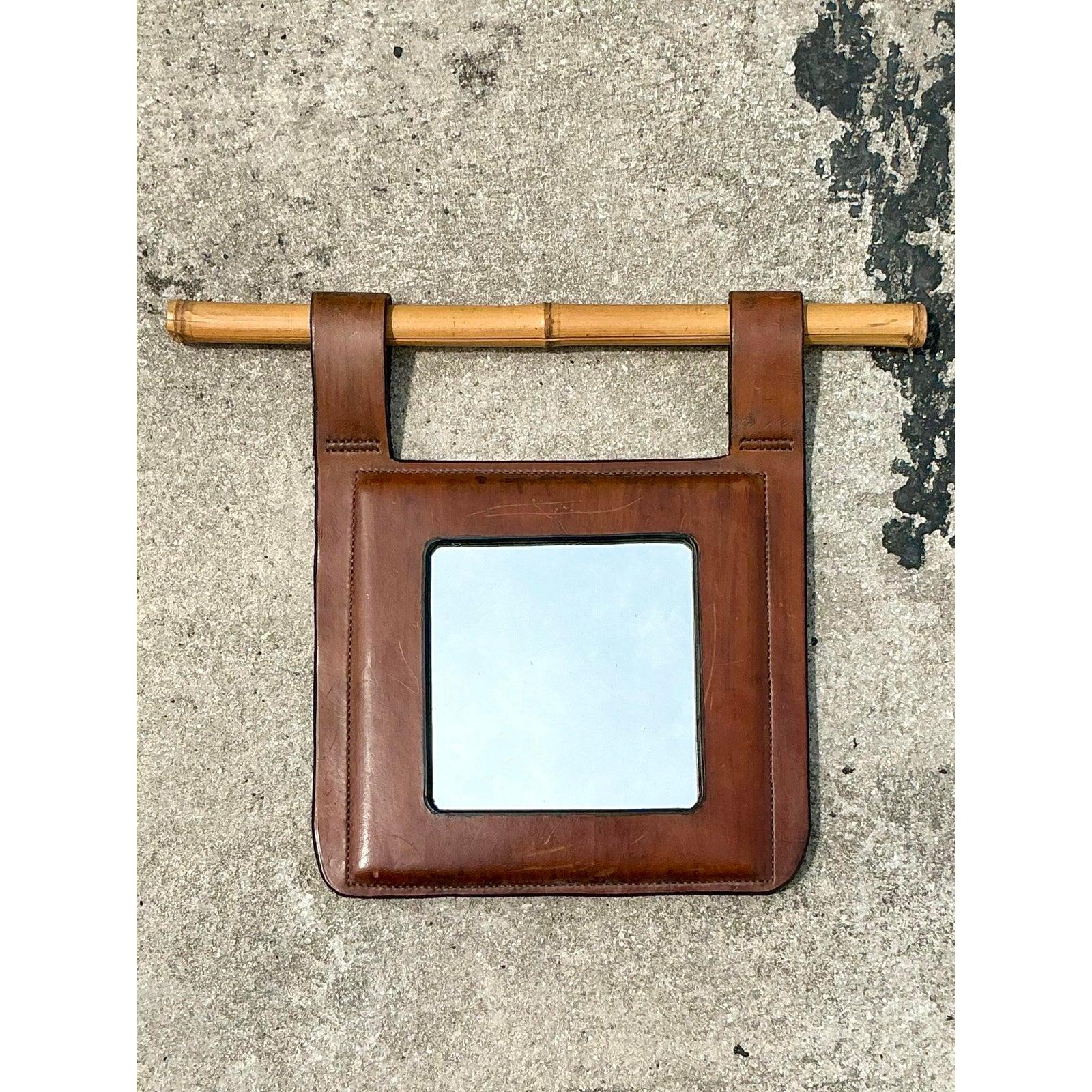 Vintage Boho Leather Pocket Mirror en Bueno estado para la venta en west palm beach, FL