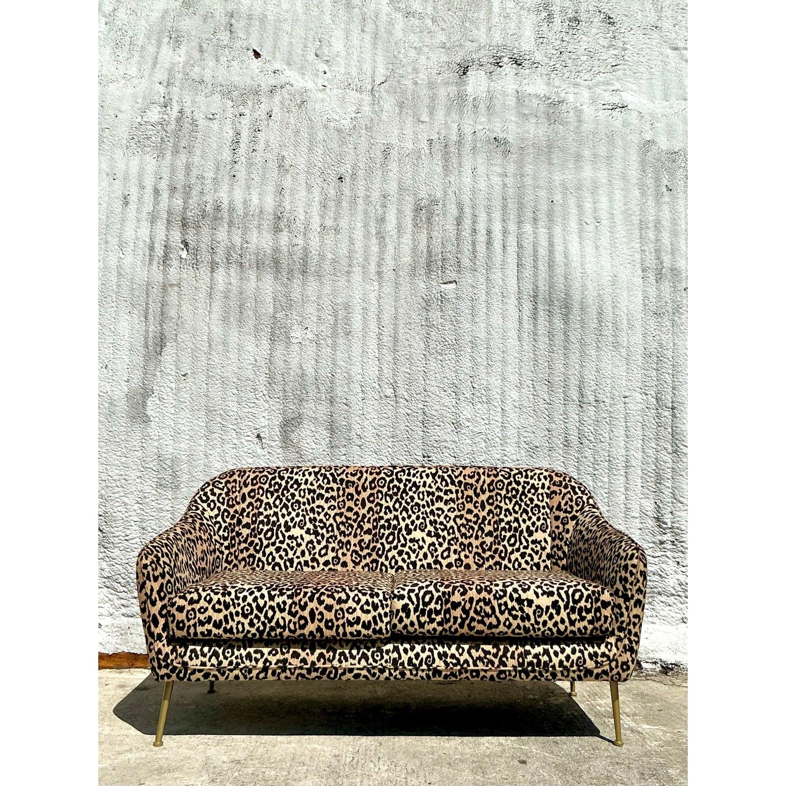 Hollywood Regency Sofa Boho vintage léopard en vente