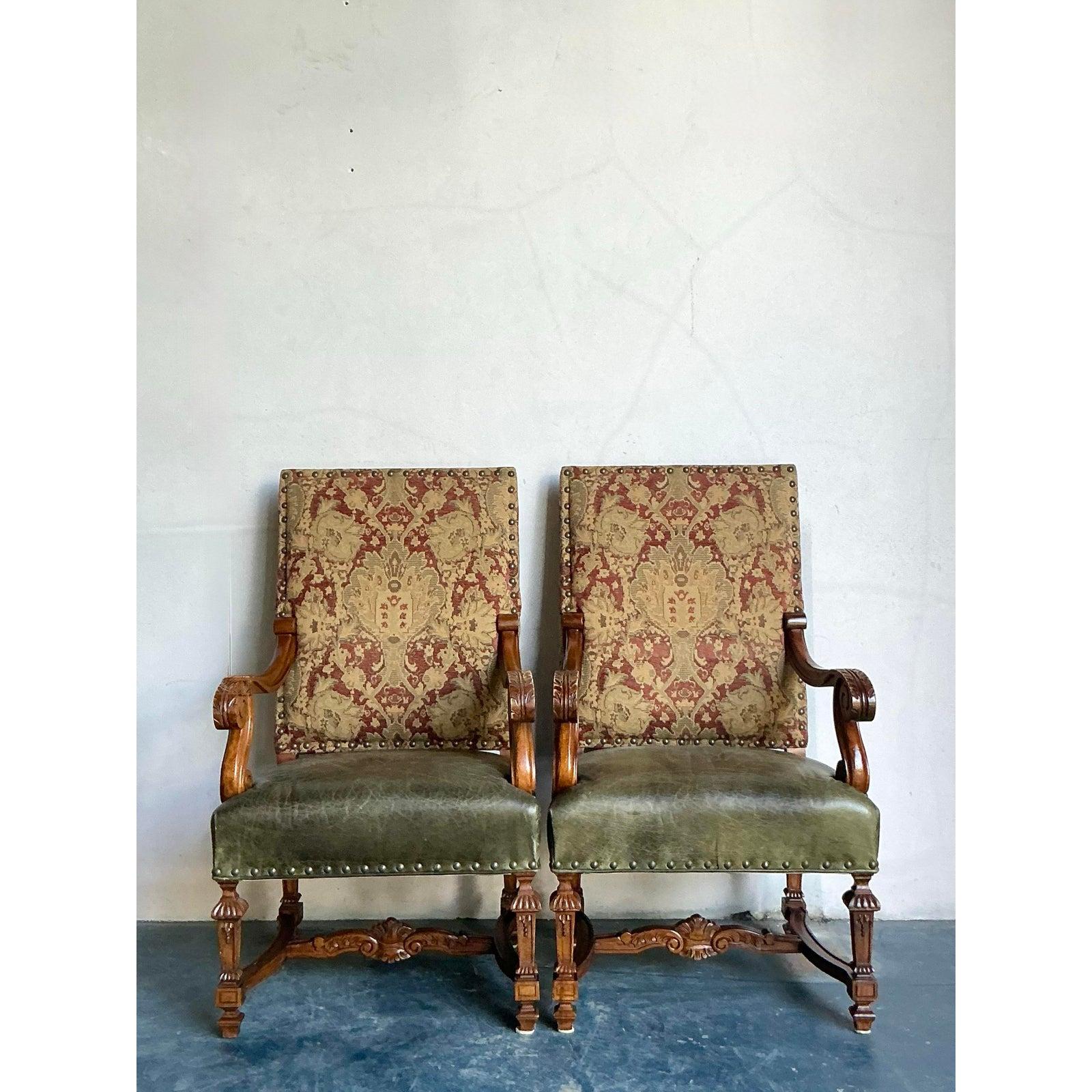 Sedie a trono Lillian August d'epoca - Una coppia in vendita 3