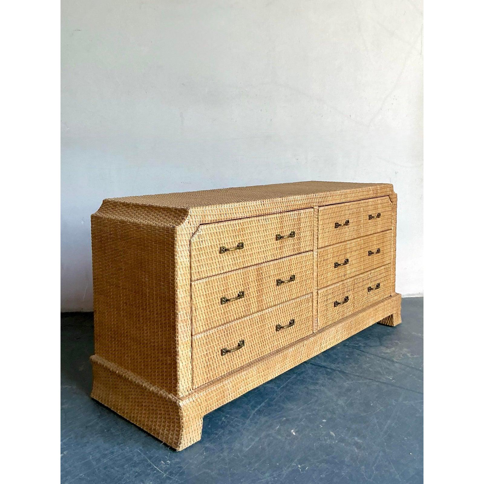 XX secolo Cassettone vintage in rattan intrecciato Boho Locar con tacche in vendita