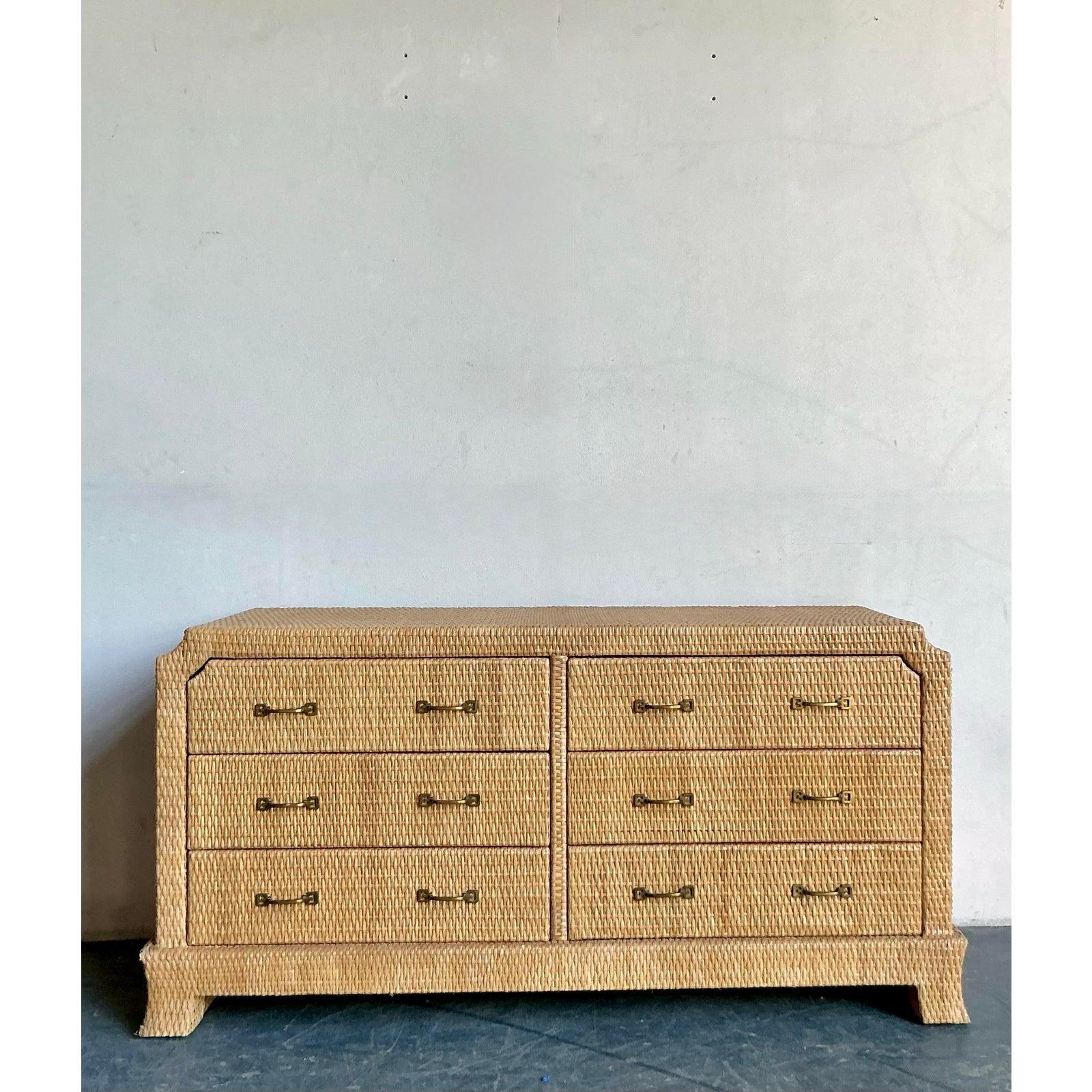 Metallo Cassettone vintage in rattan intrecciato Boho Locar con tacche in vendita