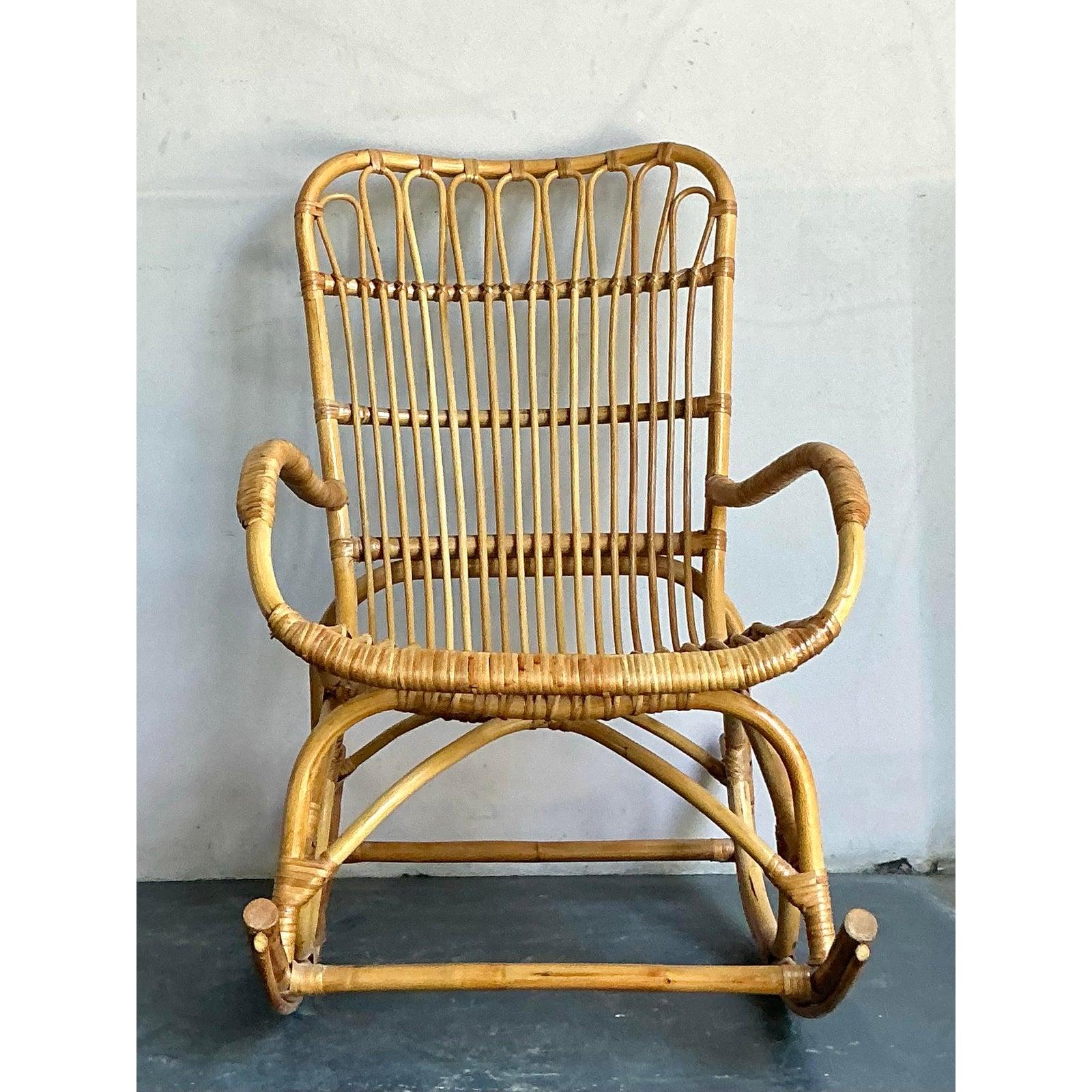 Filippino Sedia a dondolo Looping in rattan vintage Boho in vendita