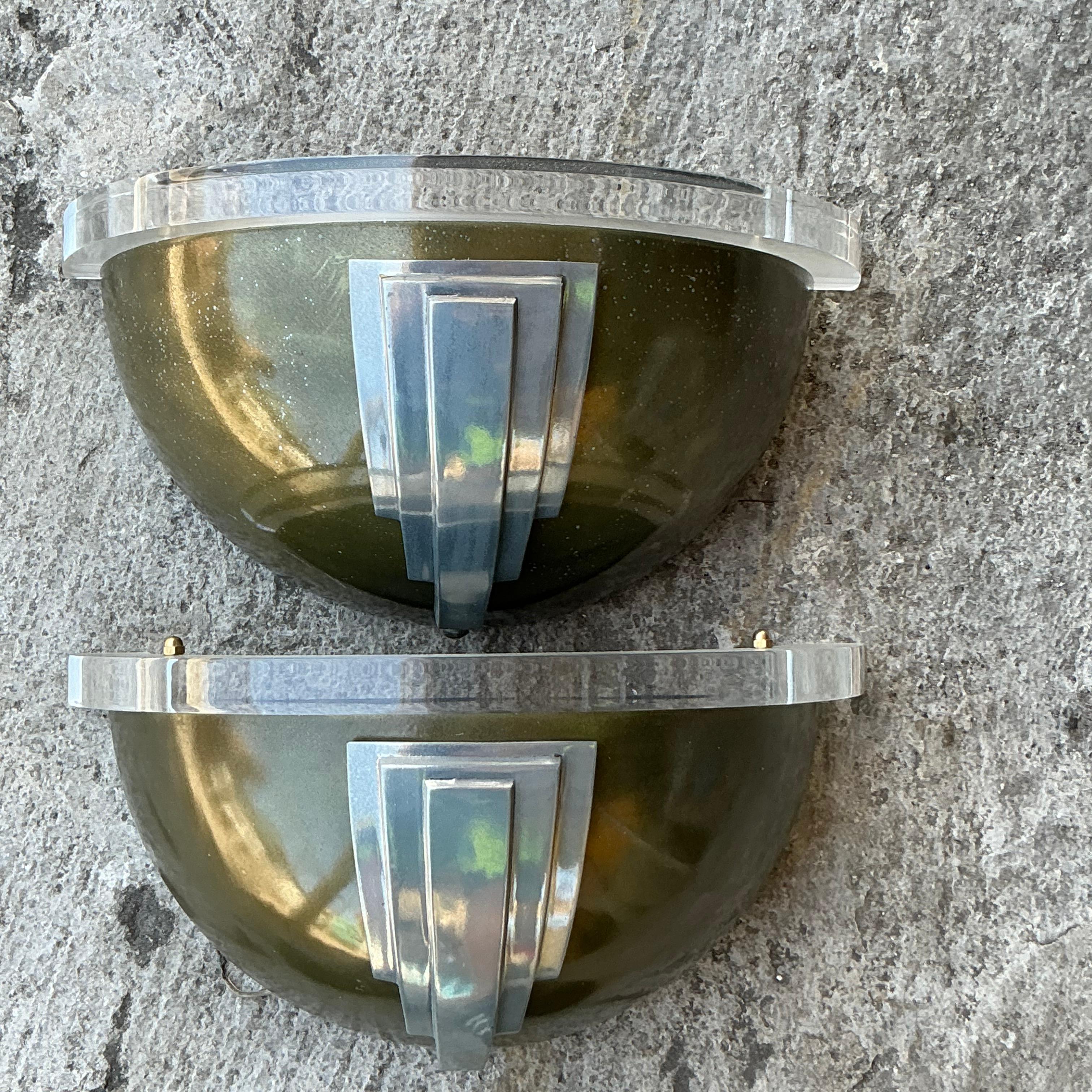 Americano Applique vintage in lucite e metallo Deco - una coppia in vendita