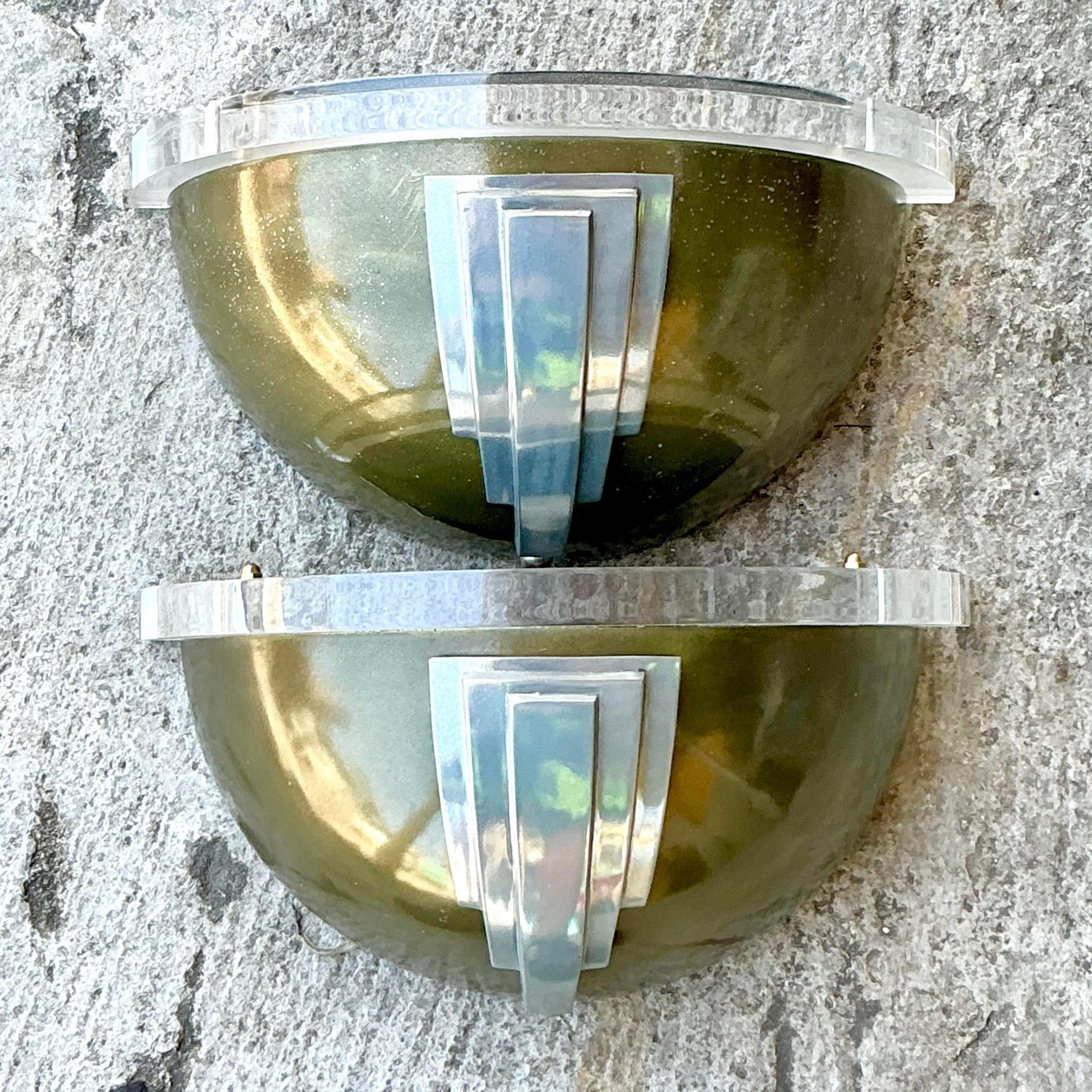 Metallo Applique vintage in lucite e metallo Deco - una coppia in vendita