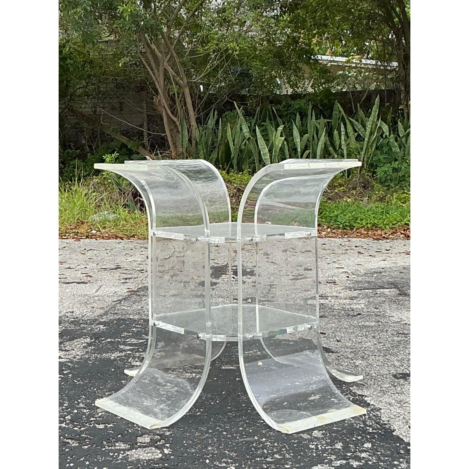 Américain Table à manger vintage Boho en Lucite The Pedestal en vente