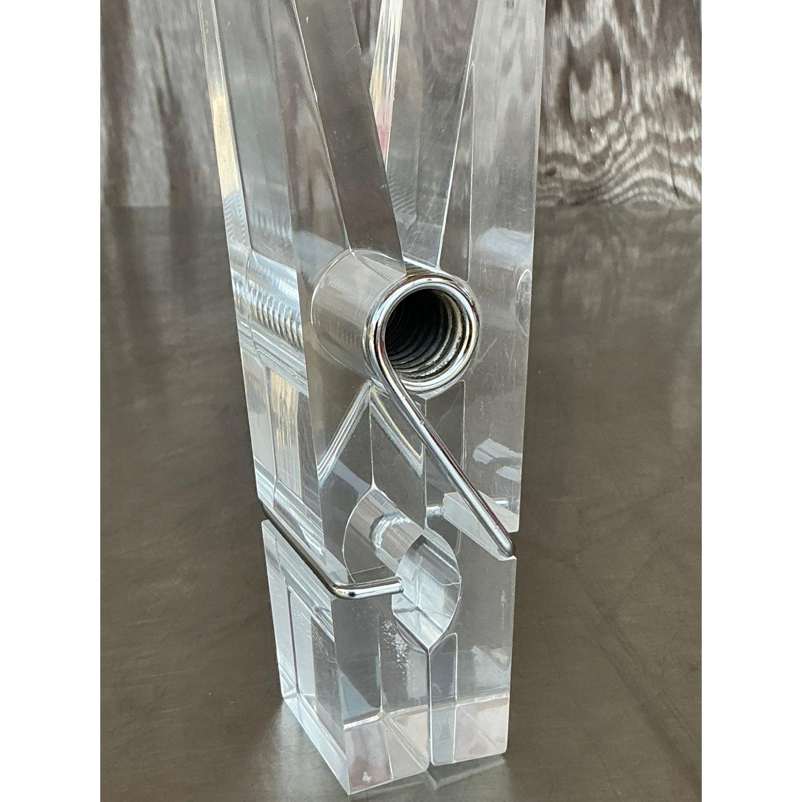 Mid-Century moderno Spilla gigante in lucite Vintage By in vendita