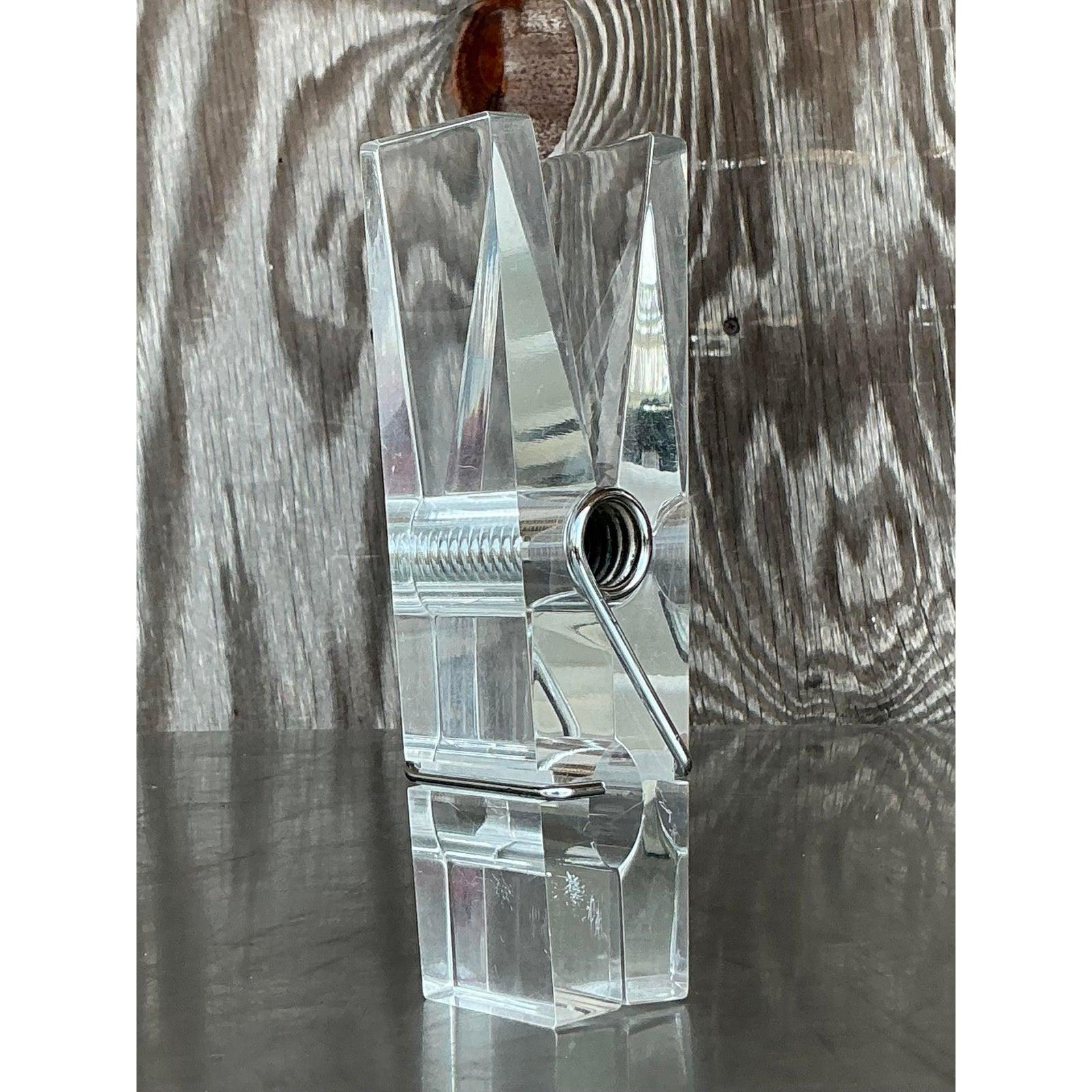 Spilla gigante in lucite Vintage By In condizioni buone in vendita a West Palm Beach, FL