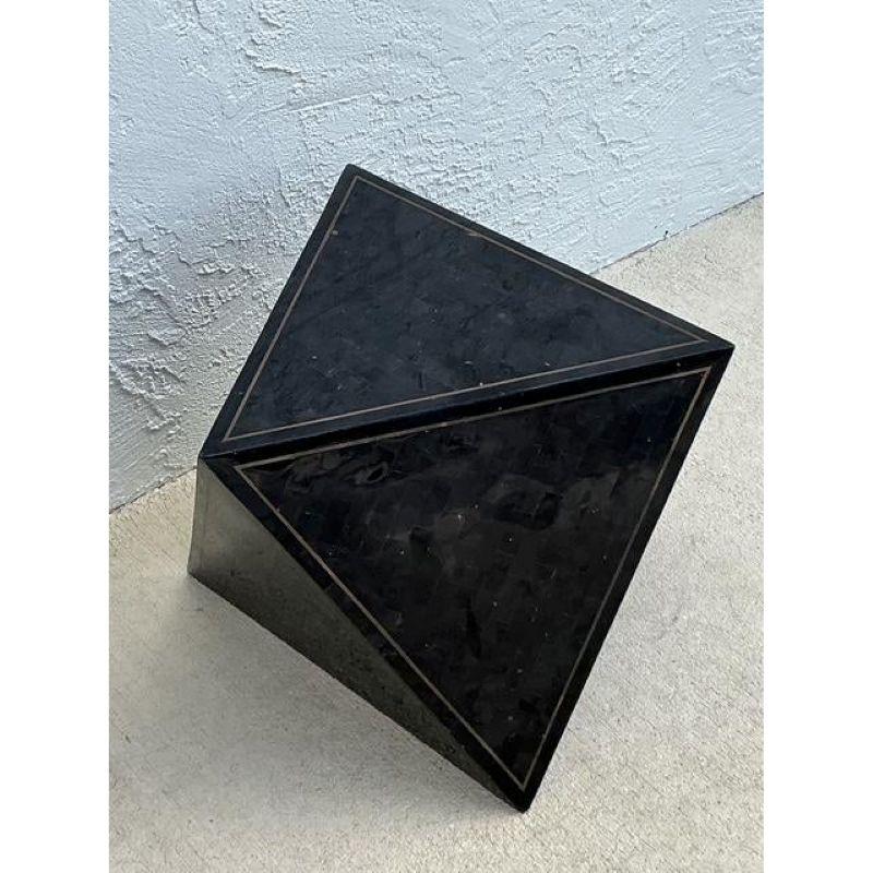 Vintage Boho Maitland Smith Tessellated Horn Triangle Table In Good Condition For Sale In West Palm Beach, FL