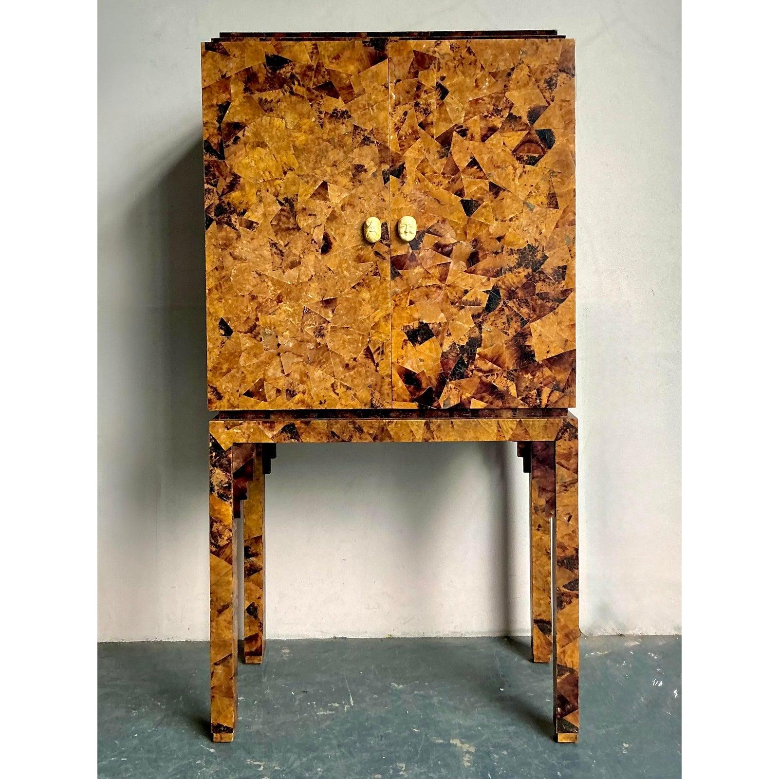 Vintage Boho Maitland Smith Tessellated PenShell Dry Bar In Good Condition For Sale In West Palm Beach, FL