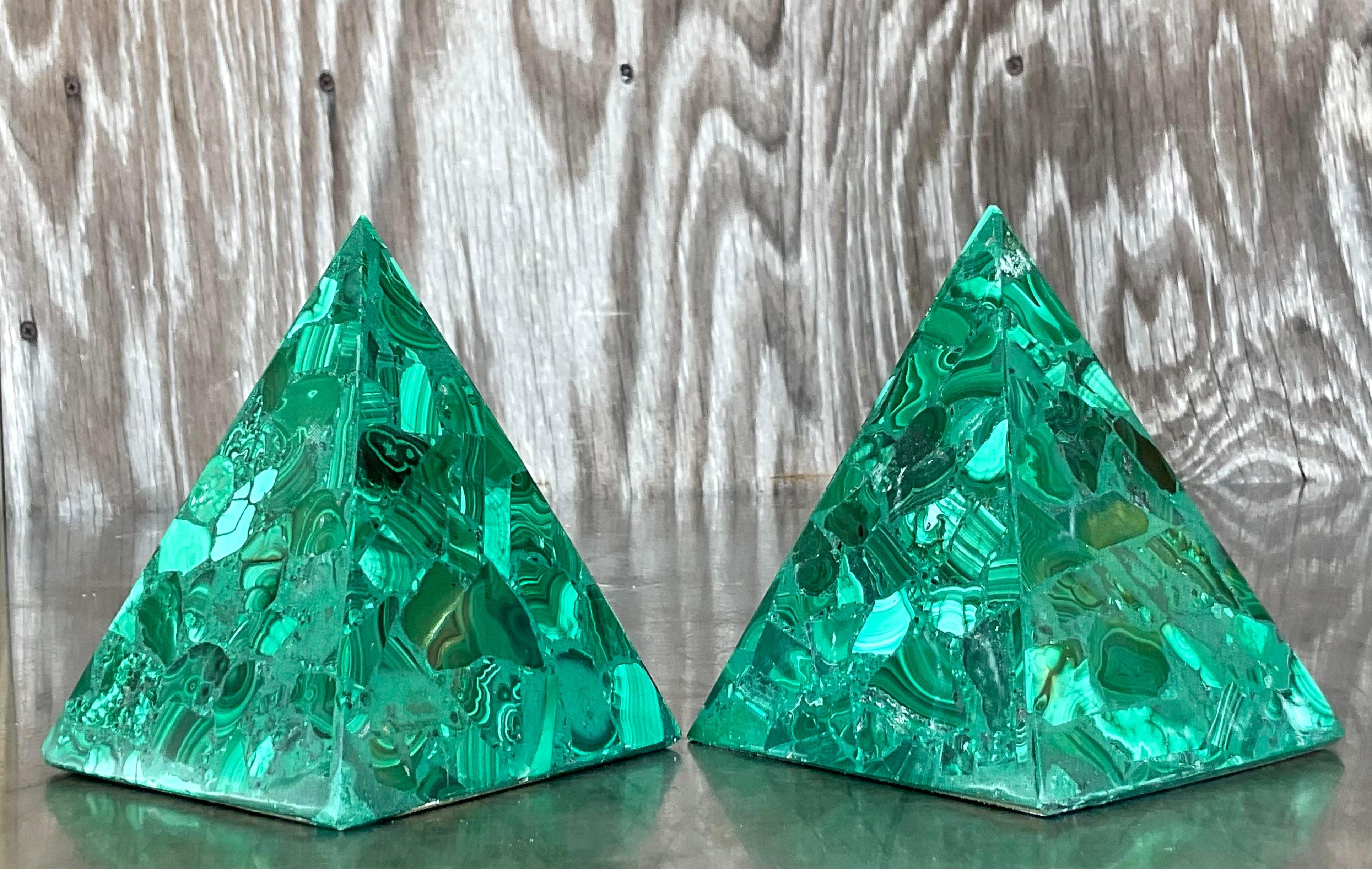 Américain Pyramides de malachite vintage Boho - une paire en vente