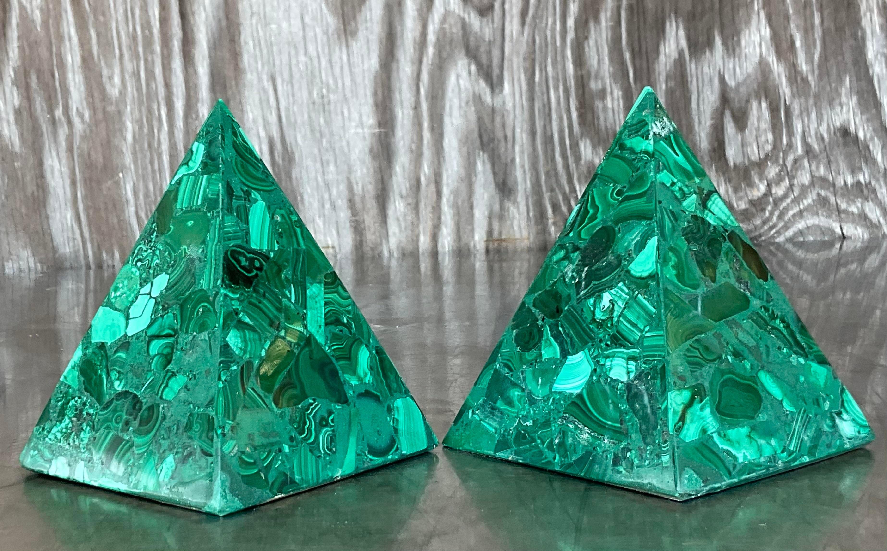 Malachite Pyramides de malachite vintage Boho - une paire en vente