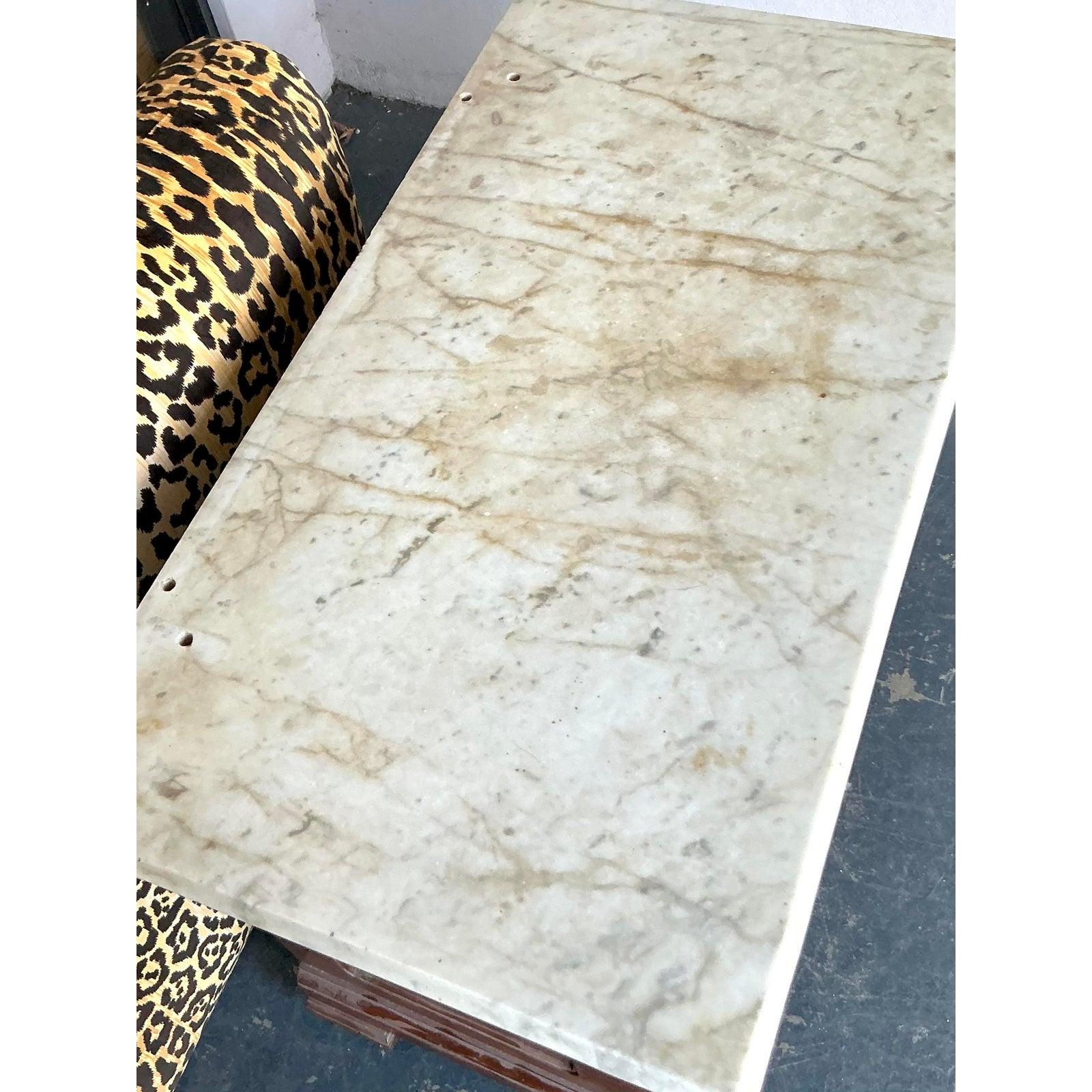 Commode Eastlake Vintage Boho à plateau en marbre Bon état - En vente à West Palm Beach, FL