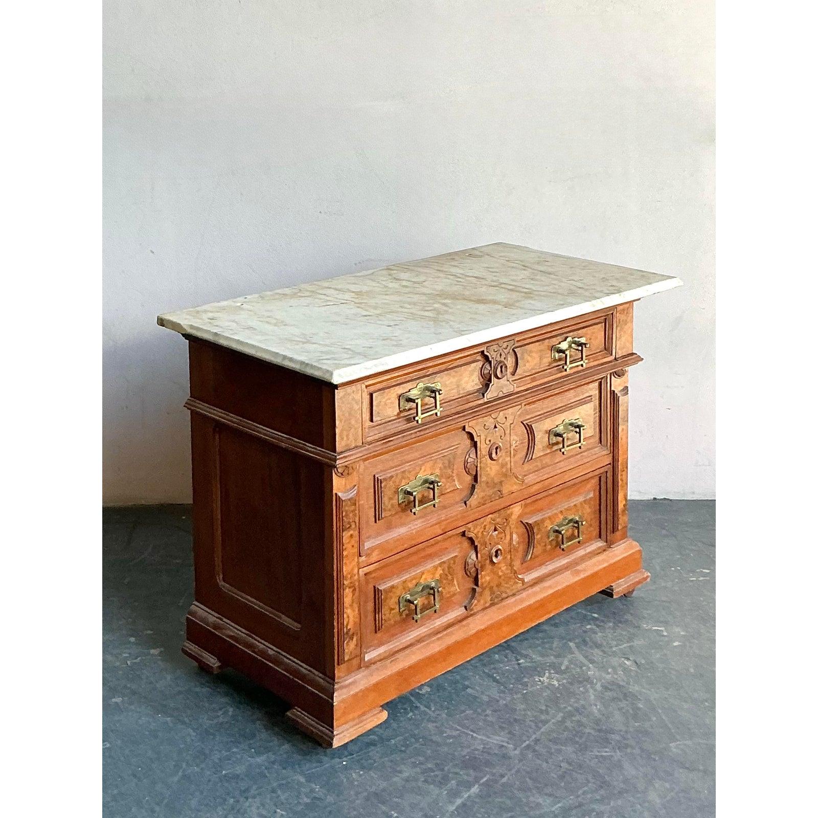 Commode Eastlake Vintage Boho à plateau en marbre en vente 1
