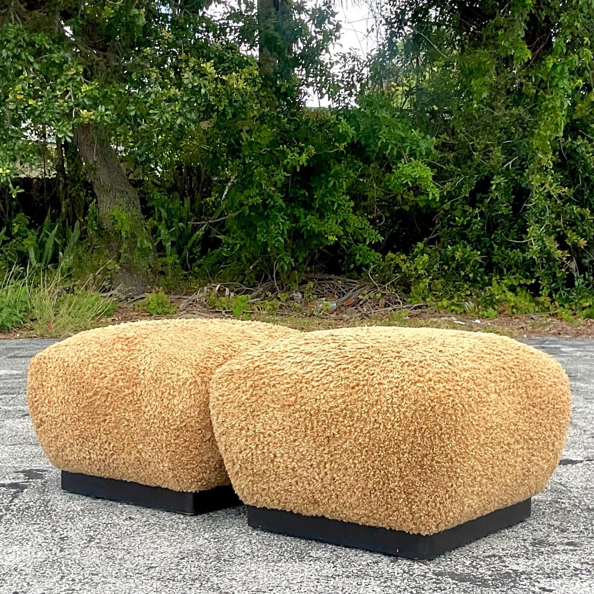 Américain Paire d'ottomans vintage Boho Marge Carson Boucle en vente