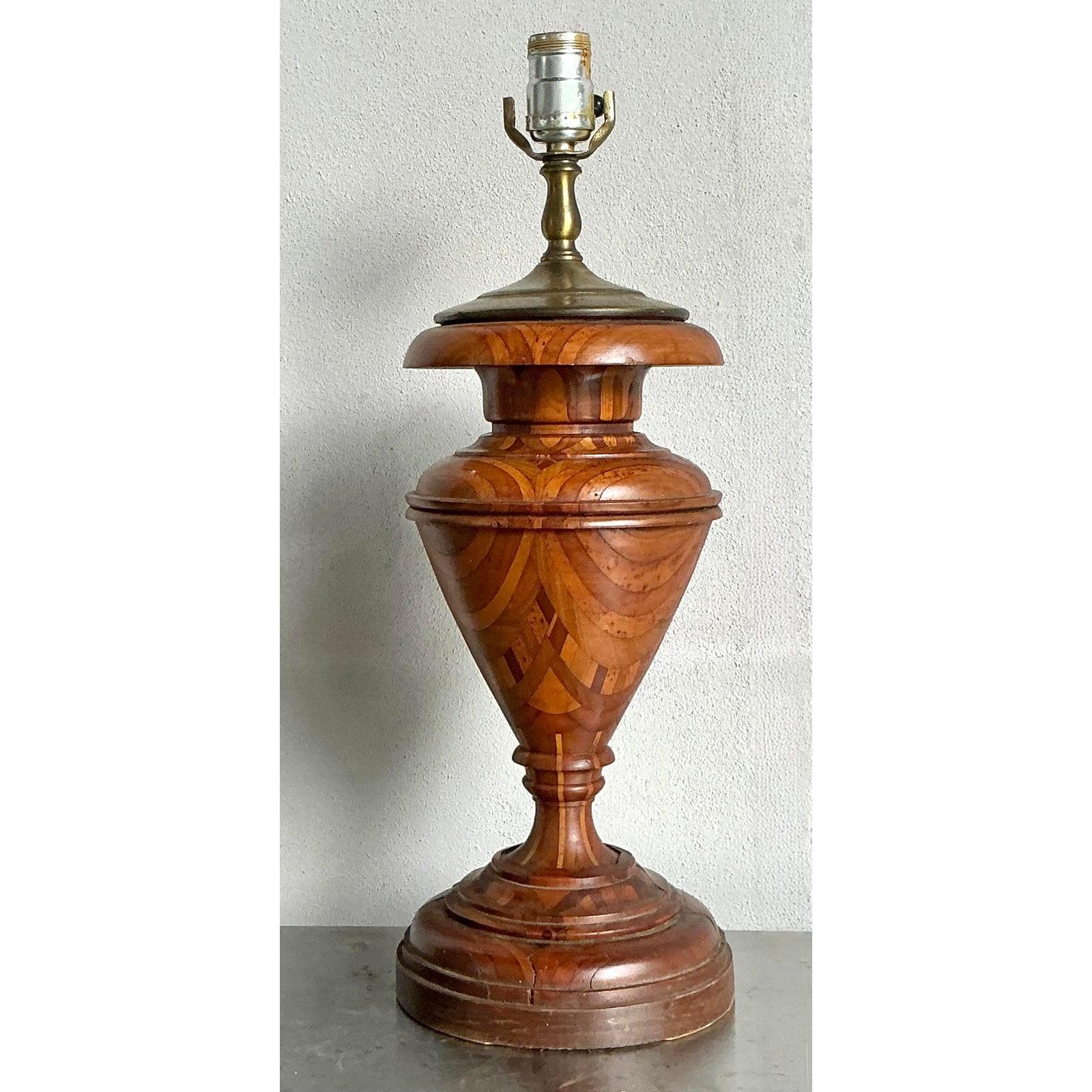 XX secolo Lampada vintage in legno intarsiato in stile boemo in vendita