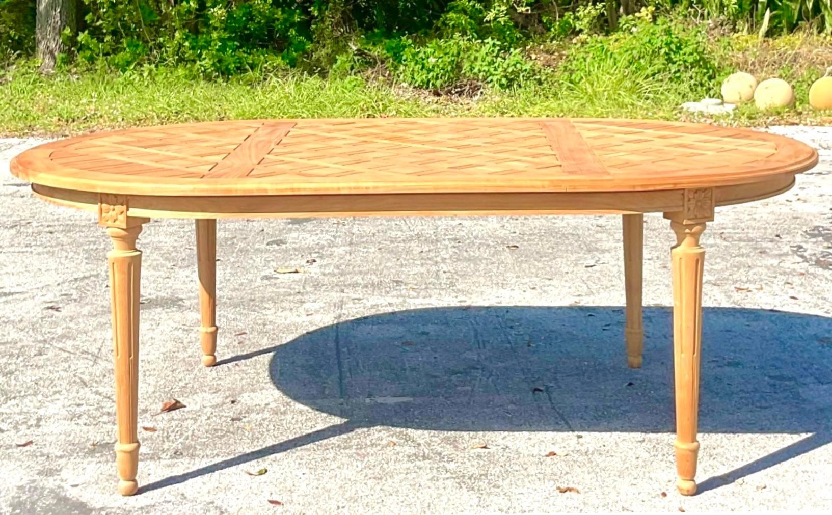 Américain Table de salle à manger de jardin Boho Massant vintage en vente