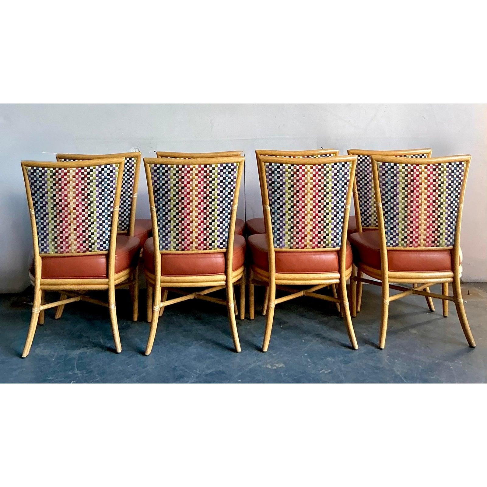 Ridefinisci la tua esperienza culinaria con questo raro e distinto set di otto sedie da pranzo vintage McGuire. Rinomate per la loro qualità senza compromessi e per l'eredità di San Francisco, queste sedie sono caratterizzate dalla tipica struttura