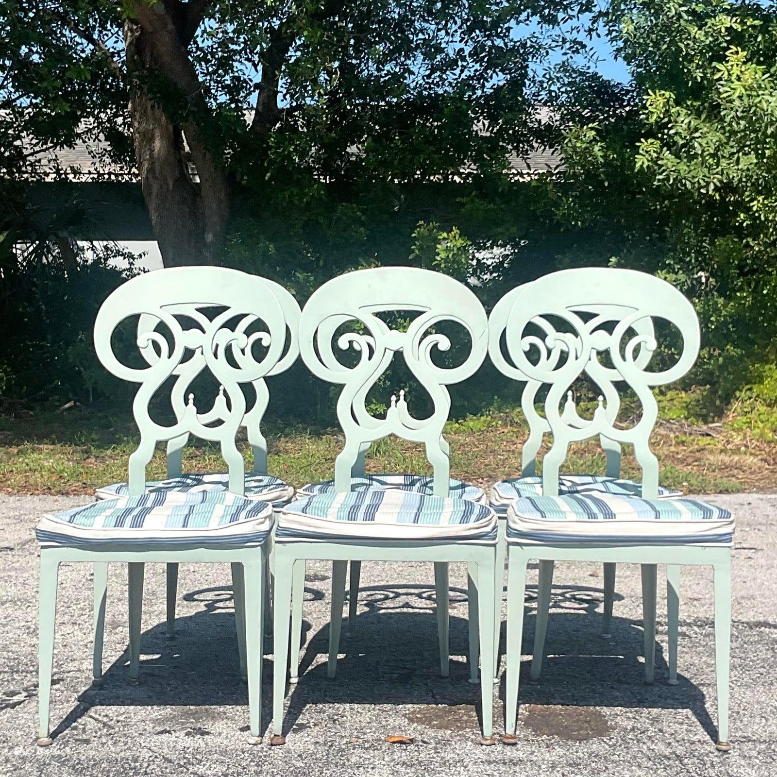 Chaises de salle à manger bohème vintage à volutes en métal - Lot de 6 Bon état - En vente à west palm beach, FL