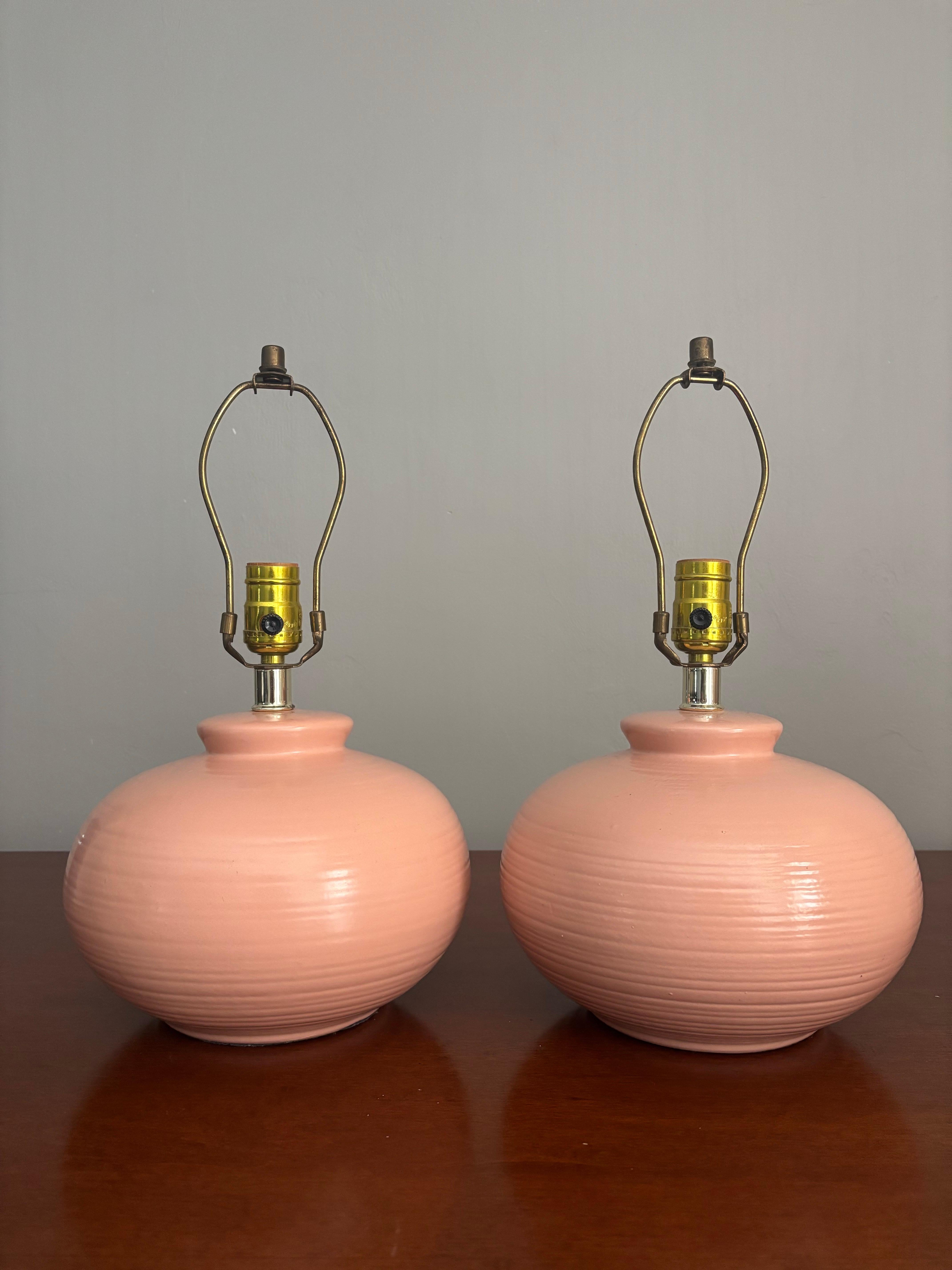 Céramique Lampes de table roses bohèmes modernes du milieu du siècle dernier en vente
