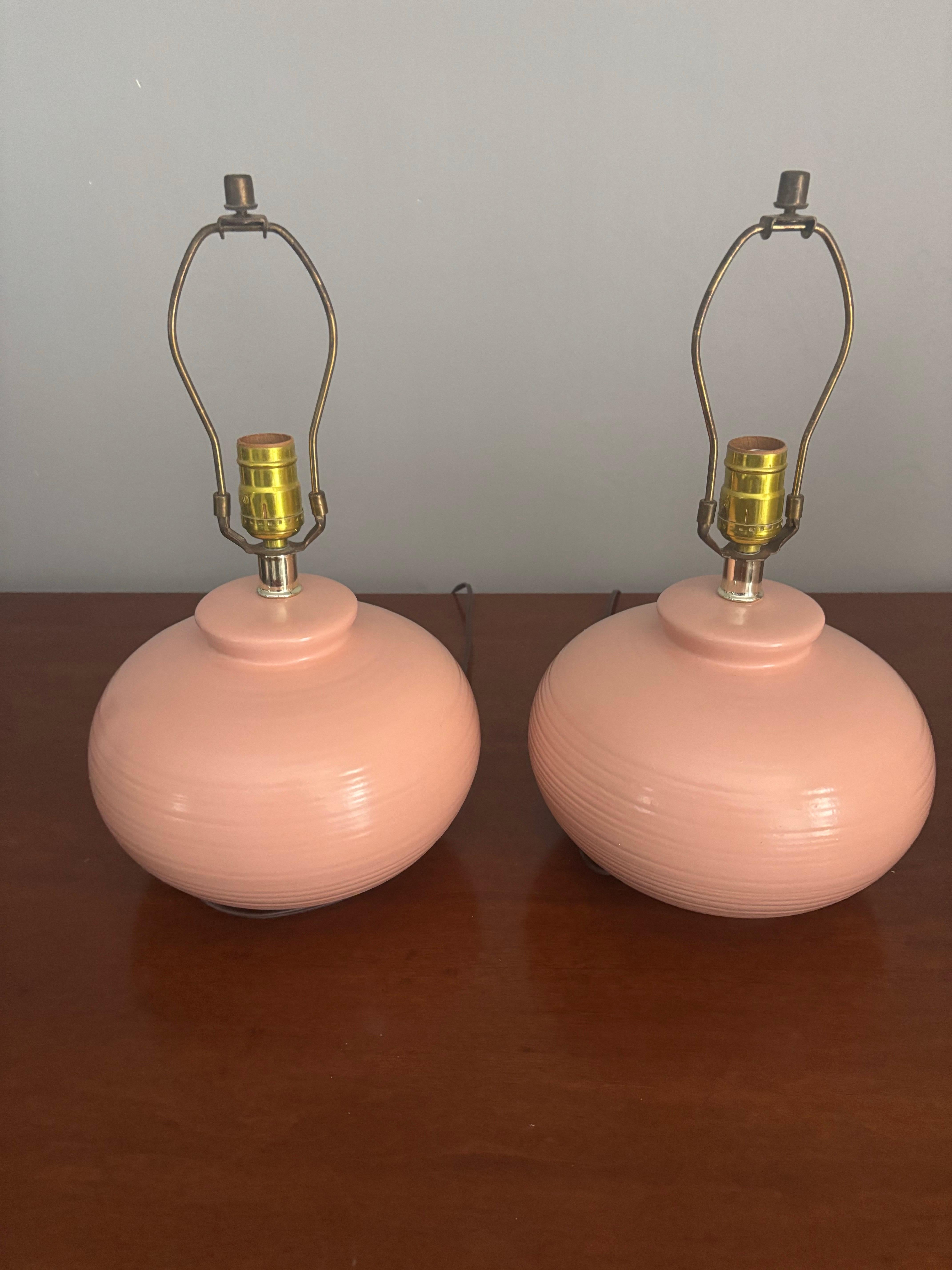 Lampes de table roses bohèmes modernes du milieu du siècle dernier en vente 1