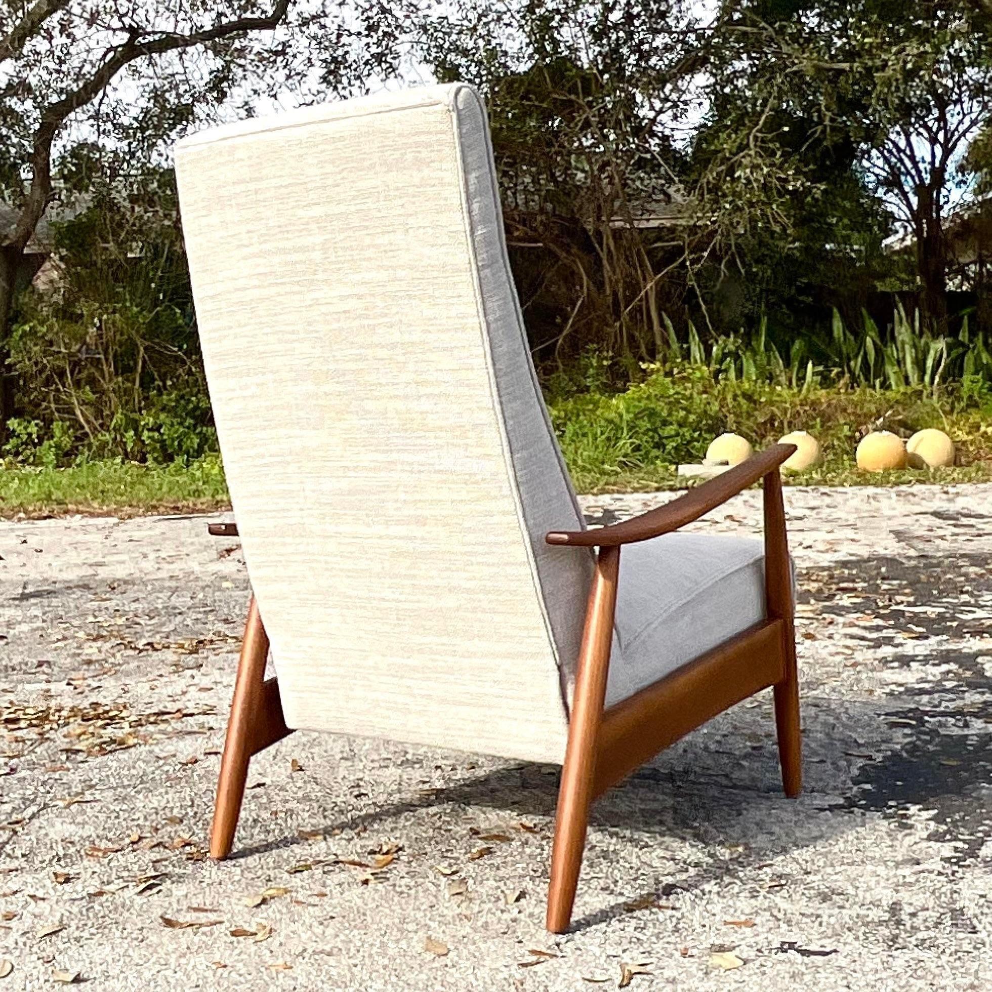 Vintage Boho Milo Baughman for Thayer Coggin Reclining Lounge Chair In Good Condition For Sale In west palm beach, FL