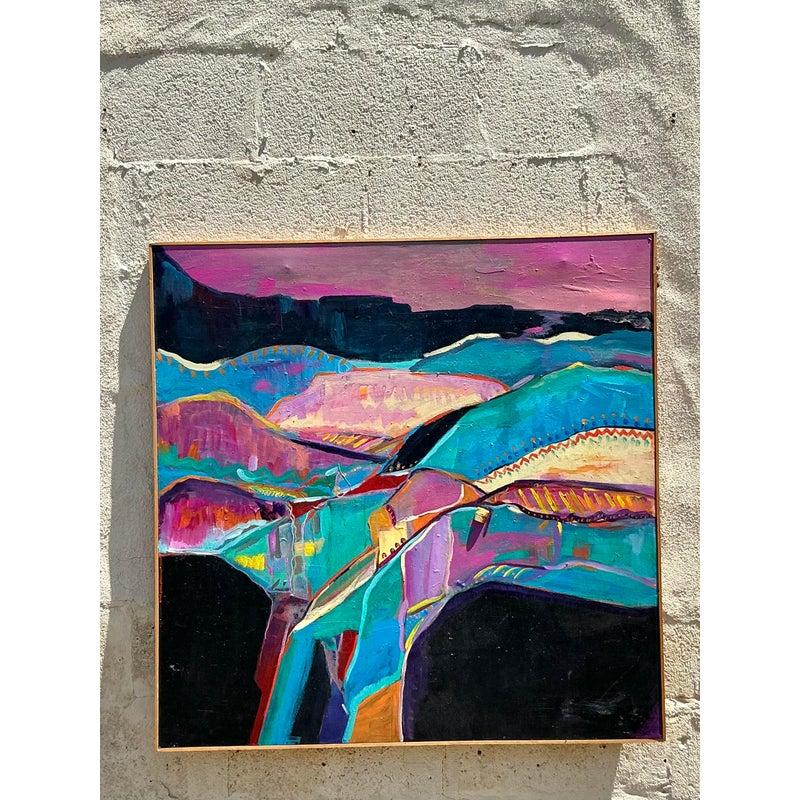 Entzünden Sie Ihre Wände mit diesem atemberaubenden Vintage-Boho-Mixed-Media-Landschaftsgemälde! Es ist ein Originalwerk auf Leinwand, das mit leuchtenden Farben explodiert - denken Sie an kräftige Rosatöne, tiefe Blautöne und sonnige Gelbtöne - und