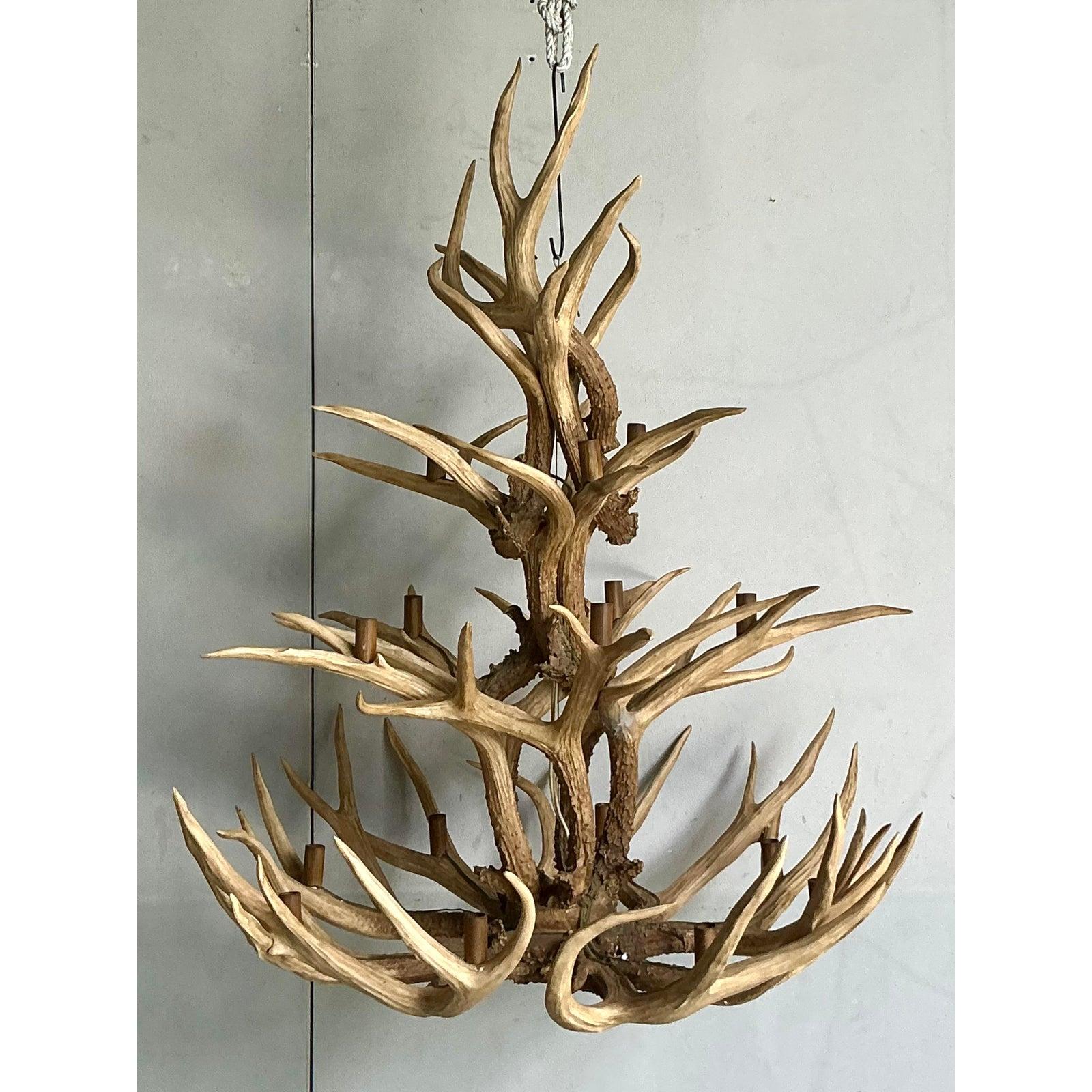 Lustre en bois de cerf vintage Boho Monumental Bon état - En vente à West Palm Beach, FL