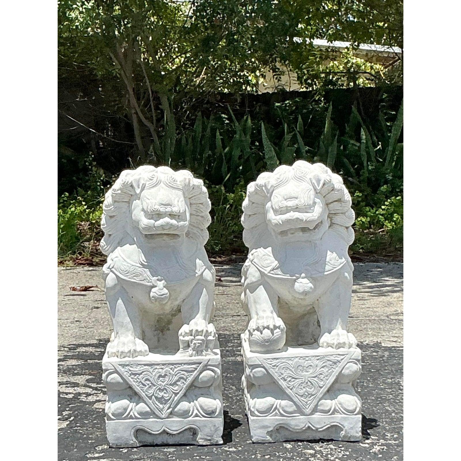 Cani Foo in pietra scolpita monumentale vintage Boho - Una coppia In condizioni buone in vendita a West Palm Beach, FL