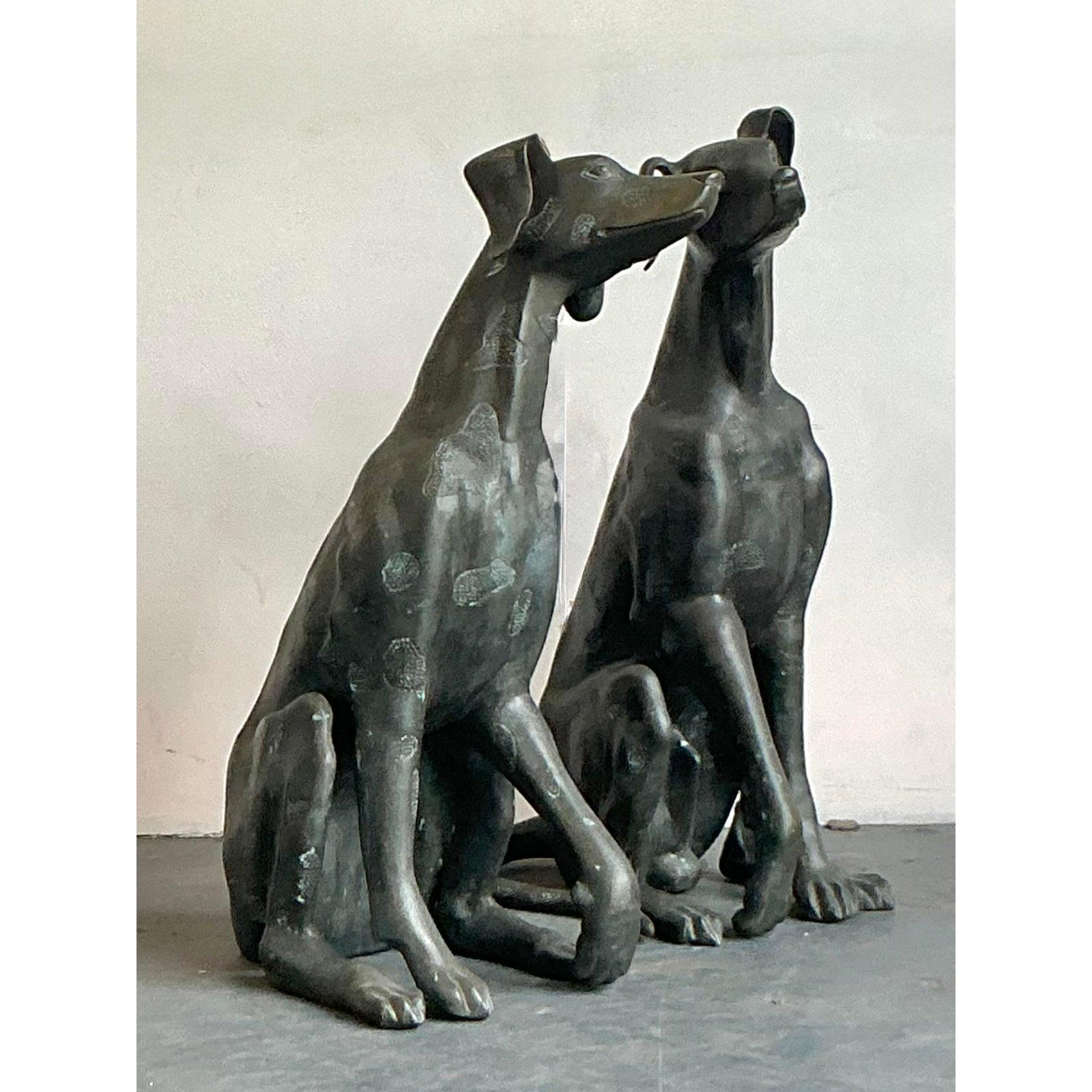 Cani monumentali in bronzo fuso vintage Boho - Una coppia In condizioni buone in vendita a West Palm Beach, FL