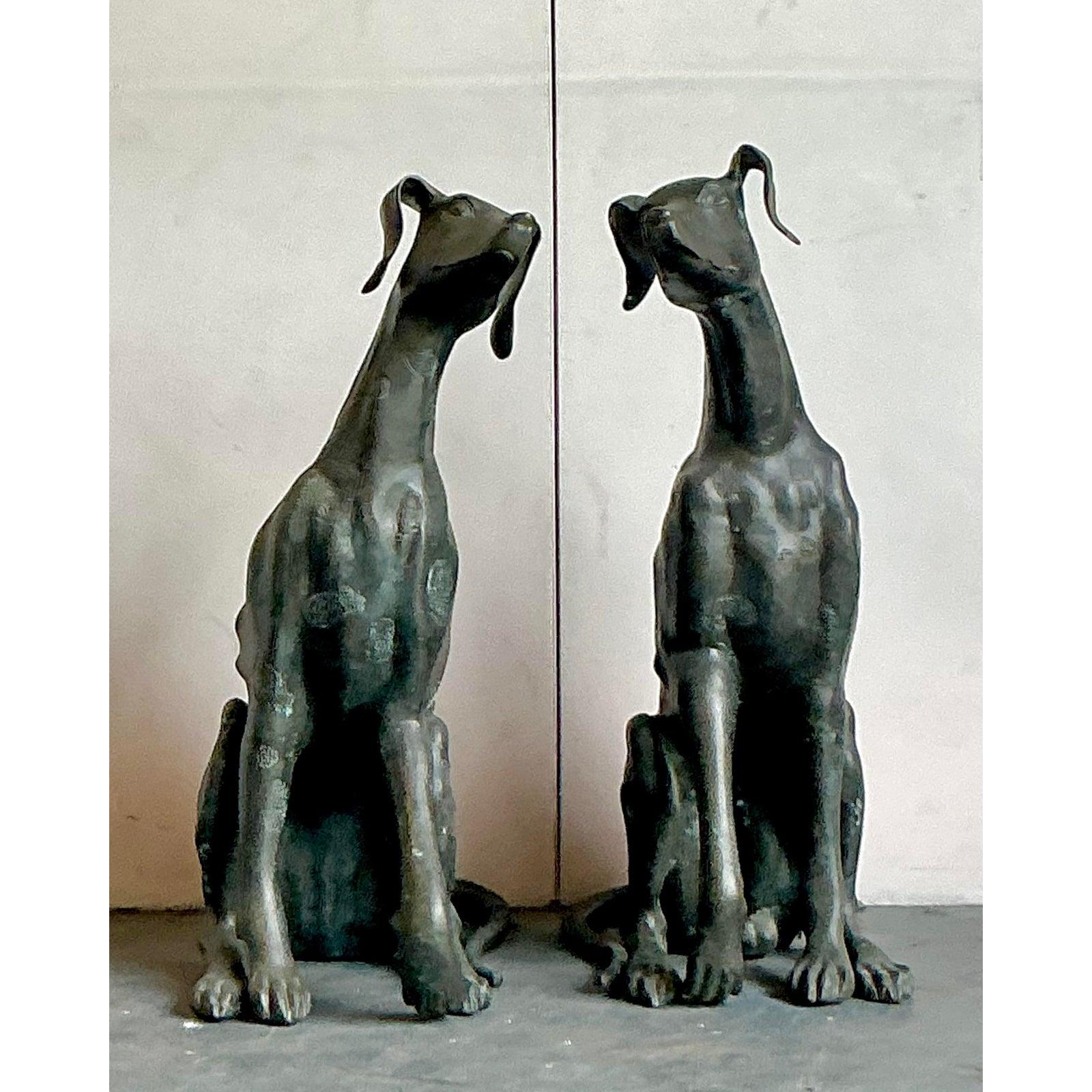 XX secolo Cani monumentali in bronzo fuso vintage Boho - Una coppia in vendita