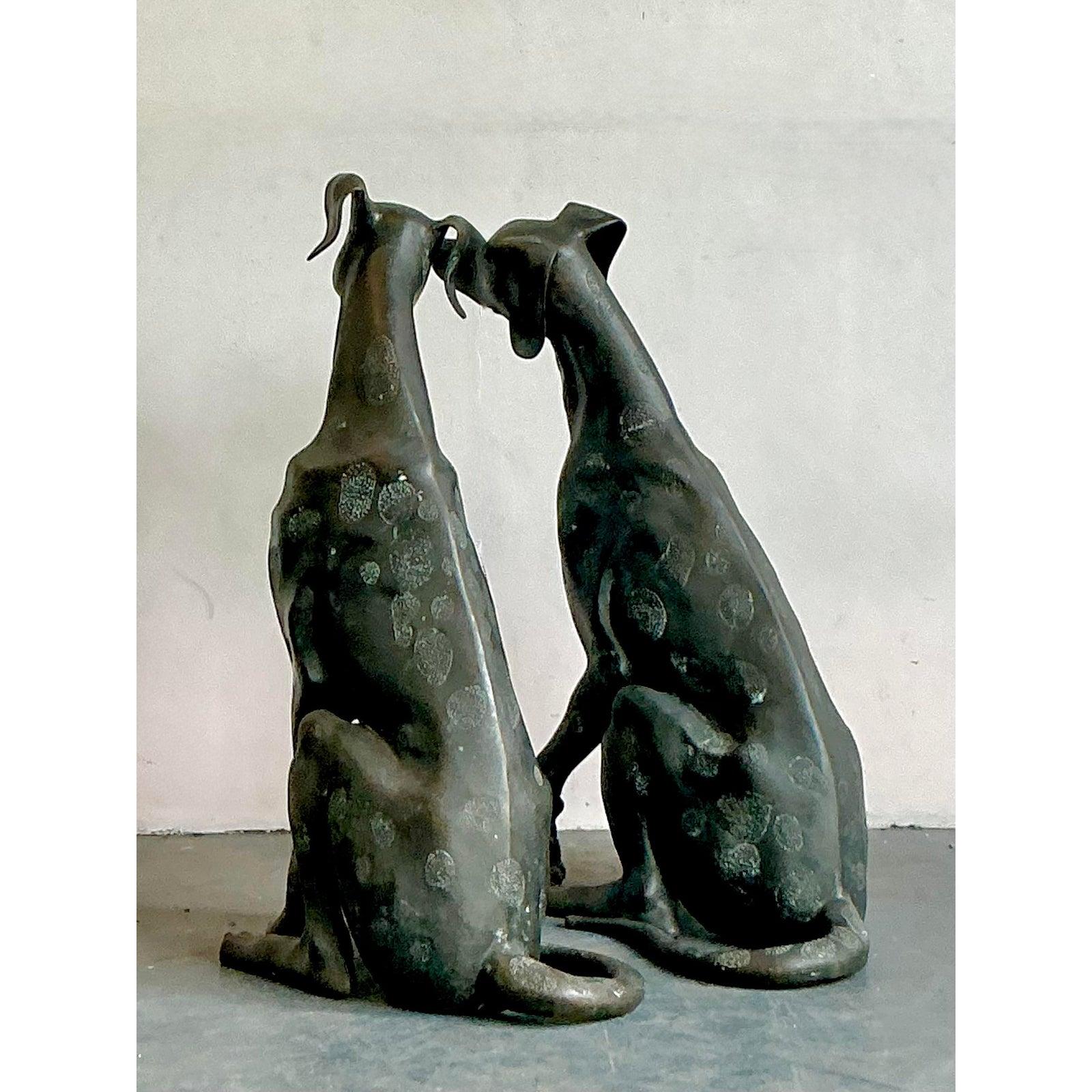 Bronzo Cani monumentali in bronzo fuso vintage Boho - Una coppia in vendita