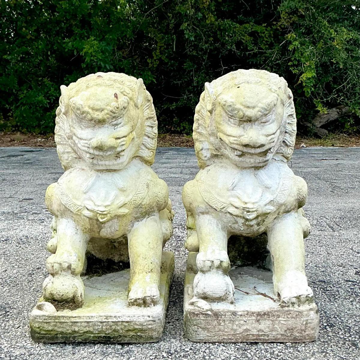 Bohémien Cani Foo monumentali in cemento armato vintage Boho - una coppia in vendita
