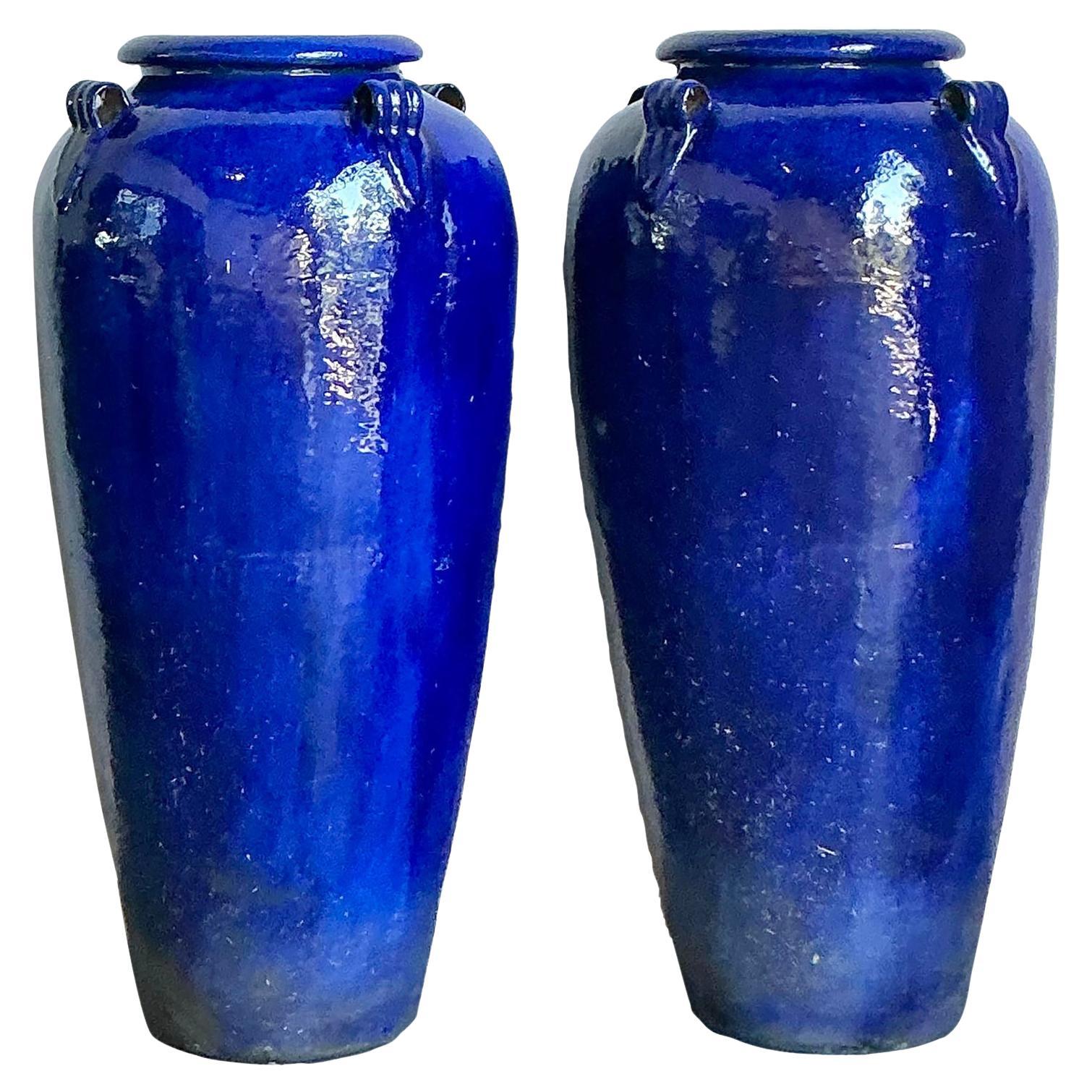 Vintage Boho Monumental Urnes en céramique émaillée cobalt - Une paire