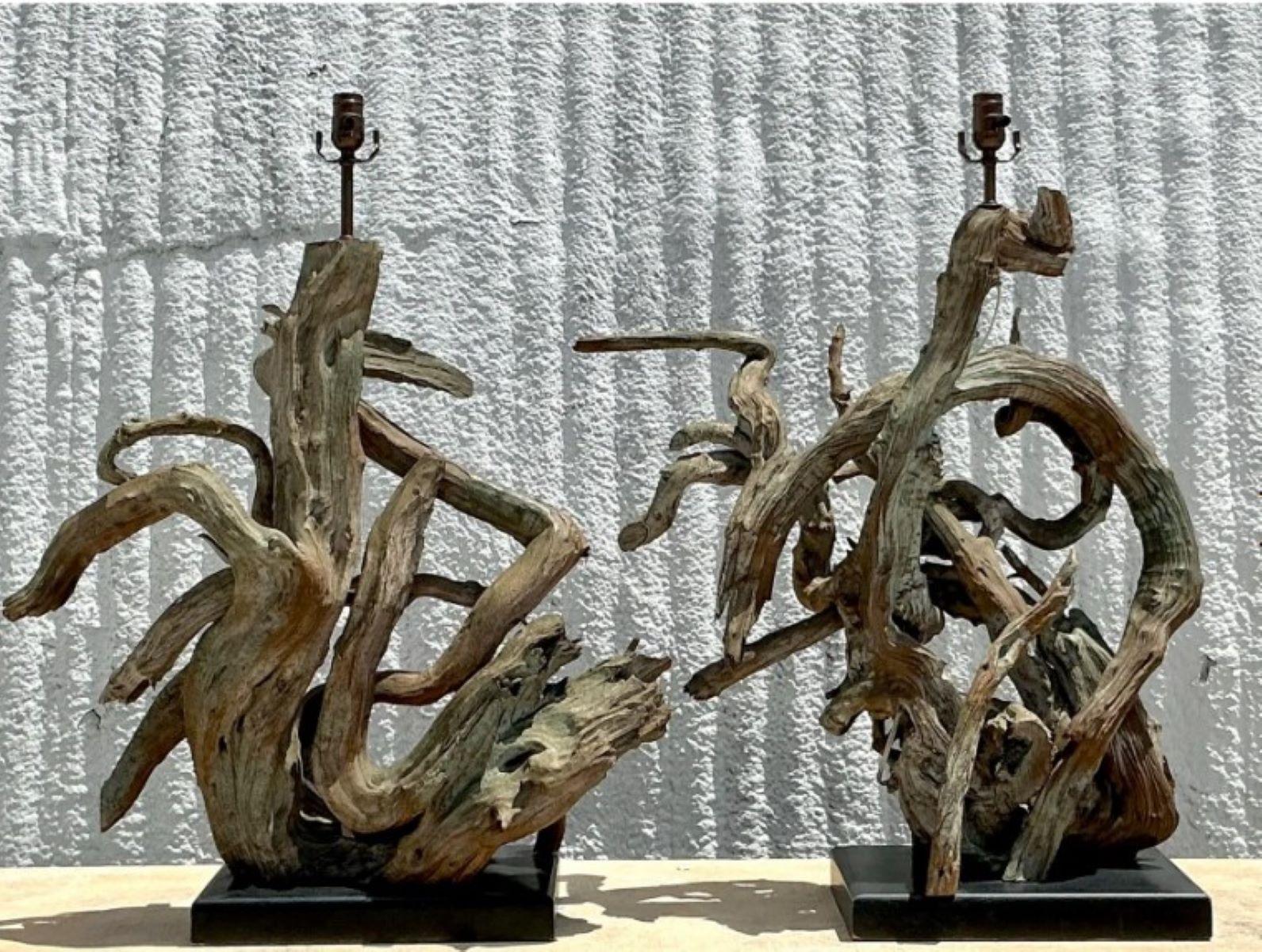 XX secolo Lampade monumentali Boho d'epoca in legno di zattera - una coppia in vendita