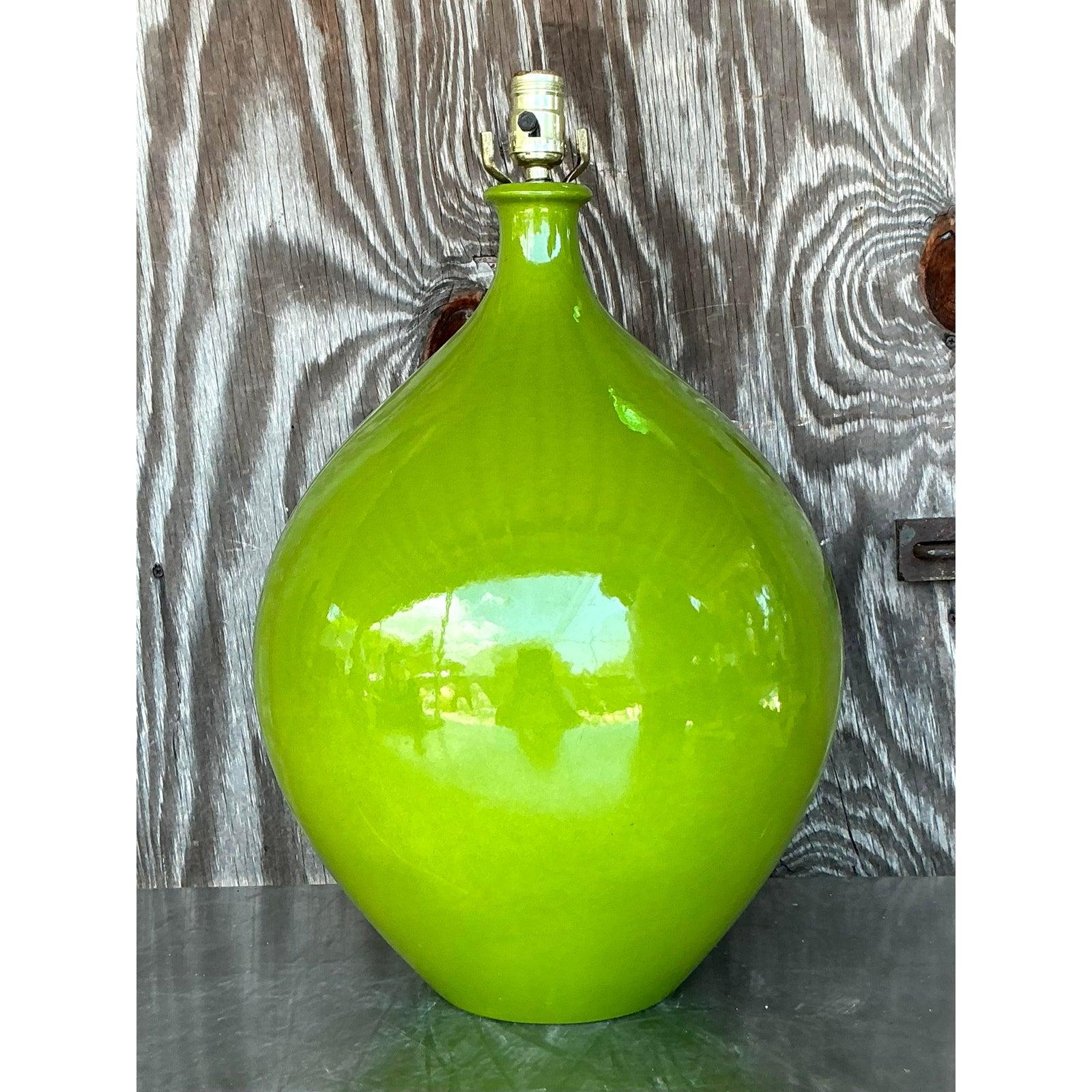 Vintage Boho Monumental Lámpara de cerámica esmaltada verde Regencia de Hollywood en venta
