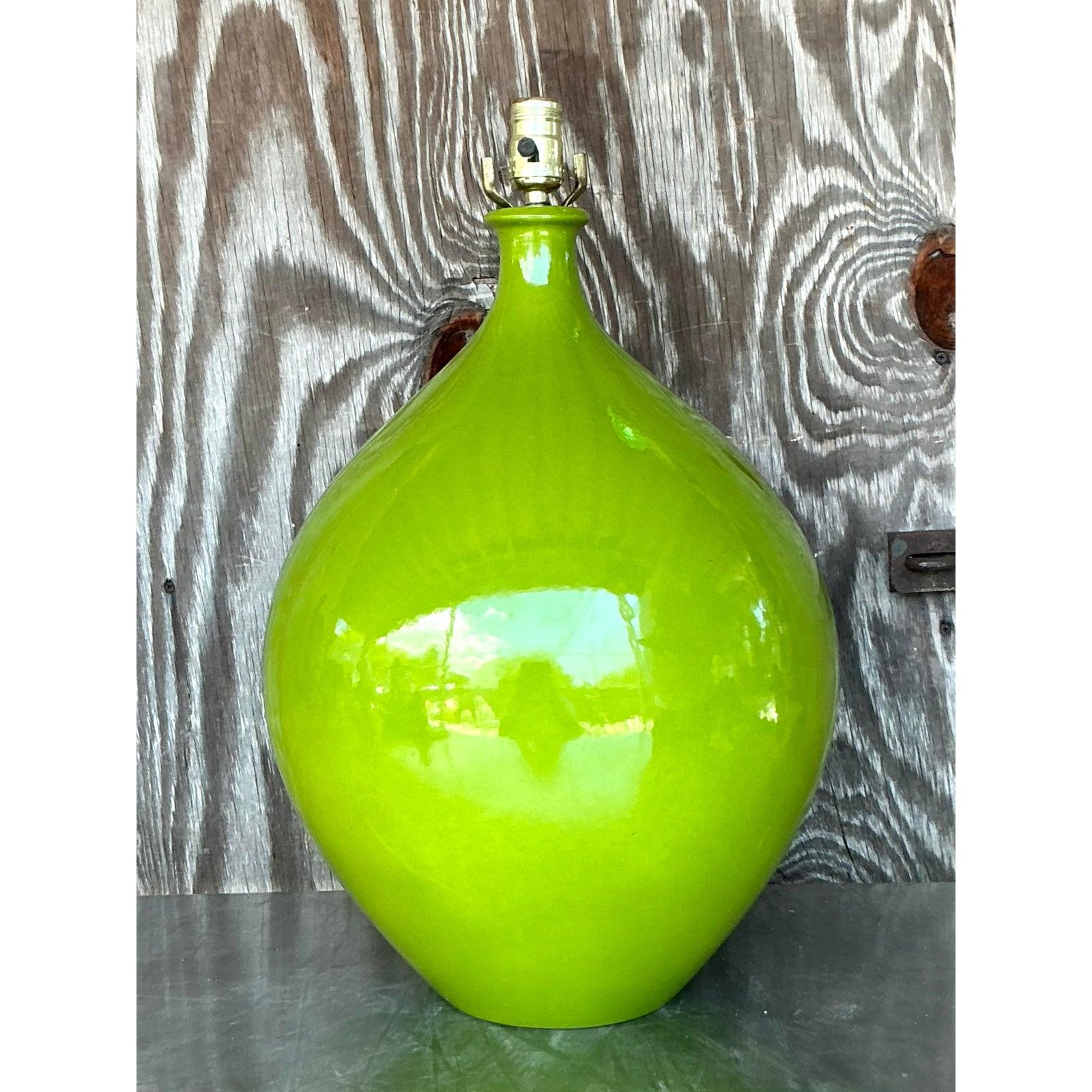 Vintage Boho Monumental Lámpara de cerámica esmaltada verde Estadounidense en venta