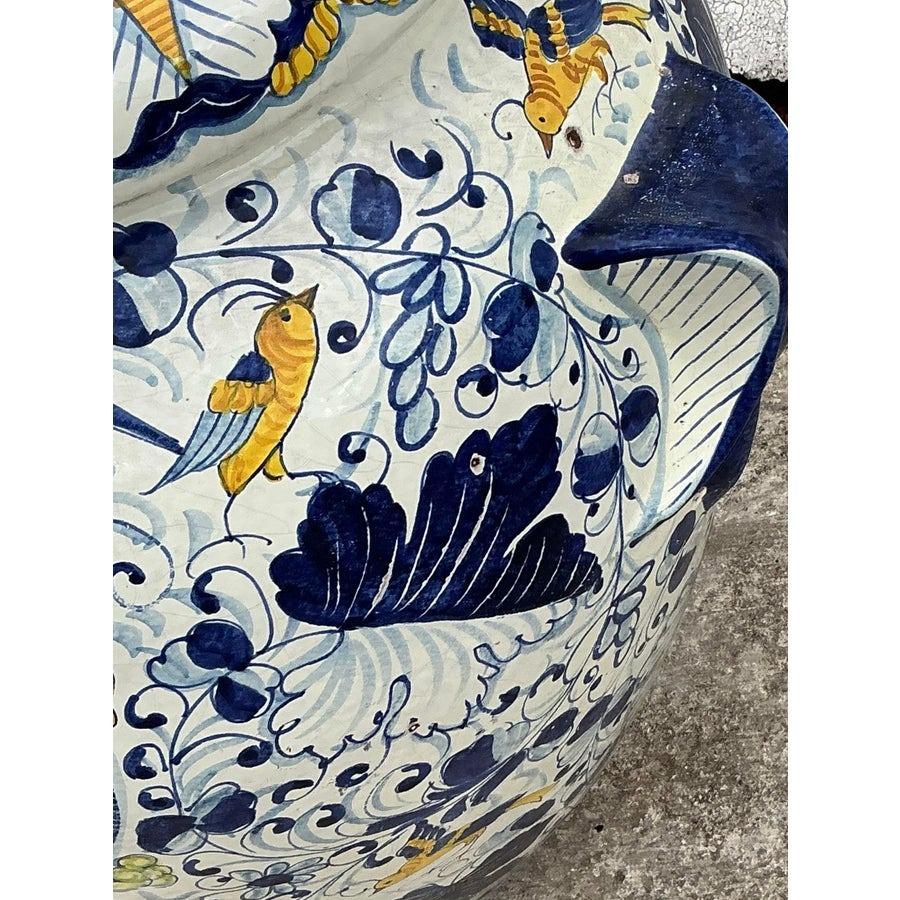 20ième siècle Urne monumentale Boho Caffagiolo en terre cuite en vente